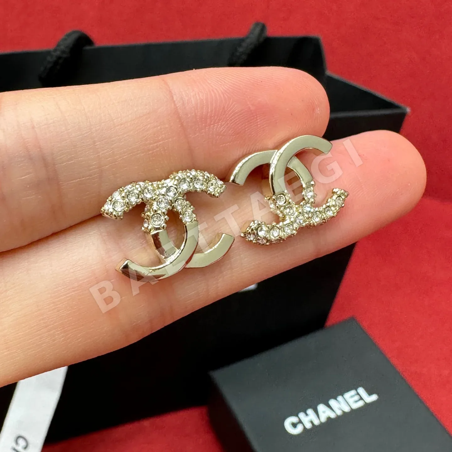 샤넬 하프 다이아몬드 더블 C 스터드 귀걸이 178620