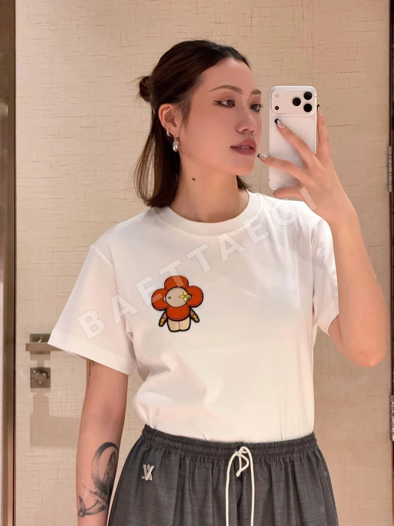 루이비통 칫솔 자수 크루넥 반팔 티셔츠