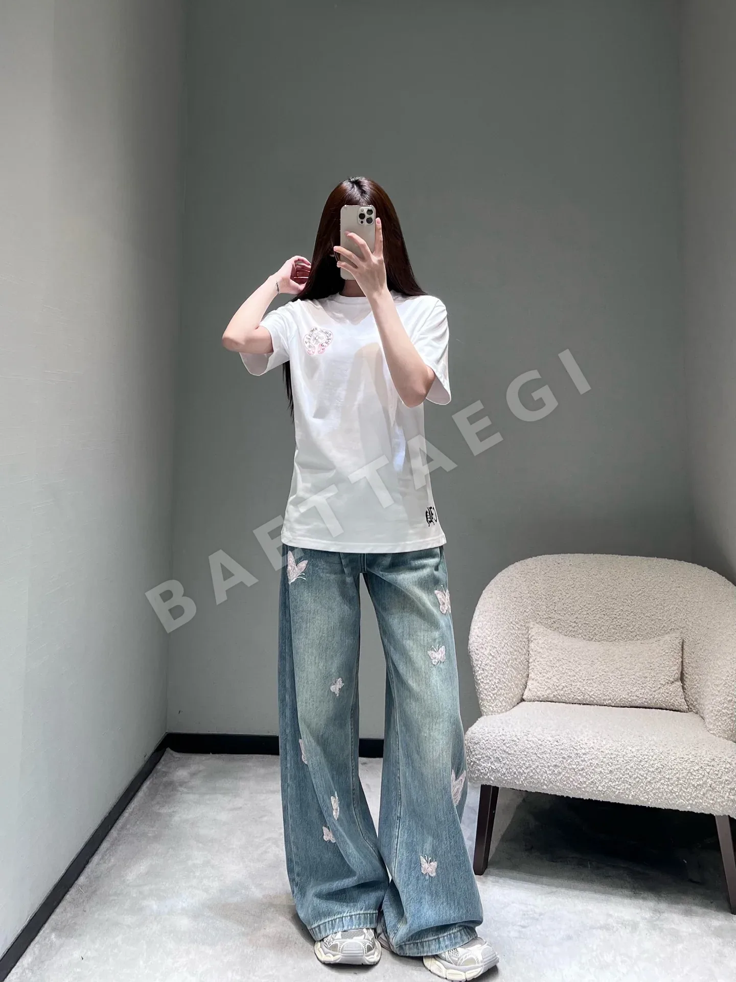 크롬하츠 여성 배지 프린트 반팔 티셔츠 상세 이미지 6