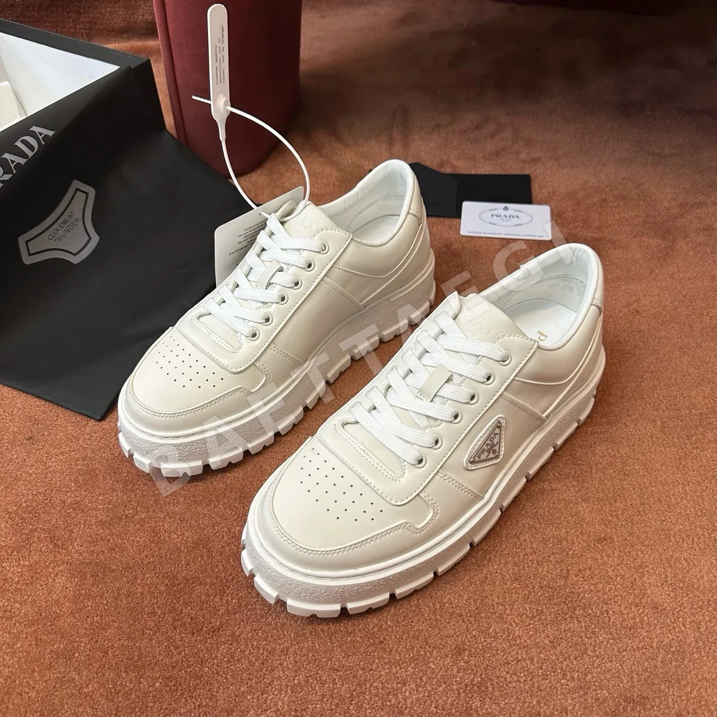 프라다 모노리스 스니커즈 남성 화이트 소가죽 상세 이미지 2