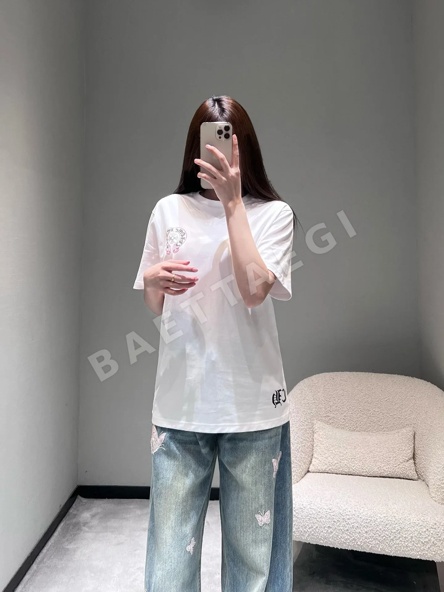 크롬하츠 여성 배지 프린트 반팔 티셔츠 상세 이미지 7