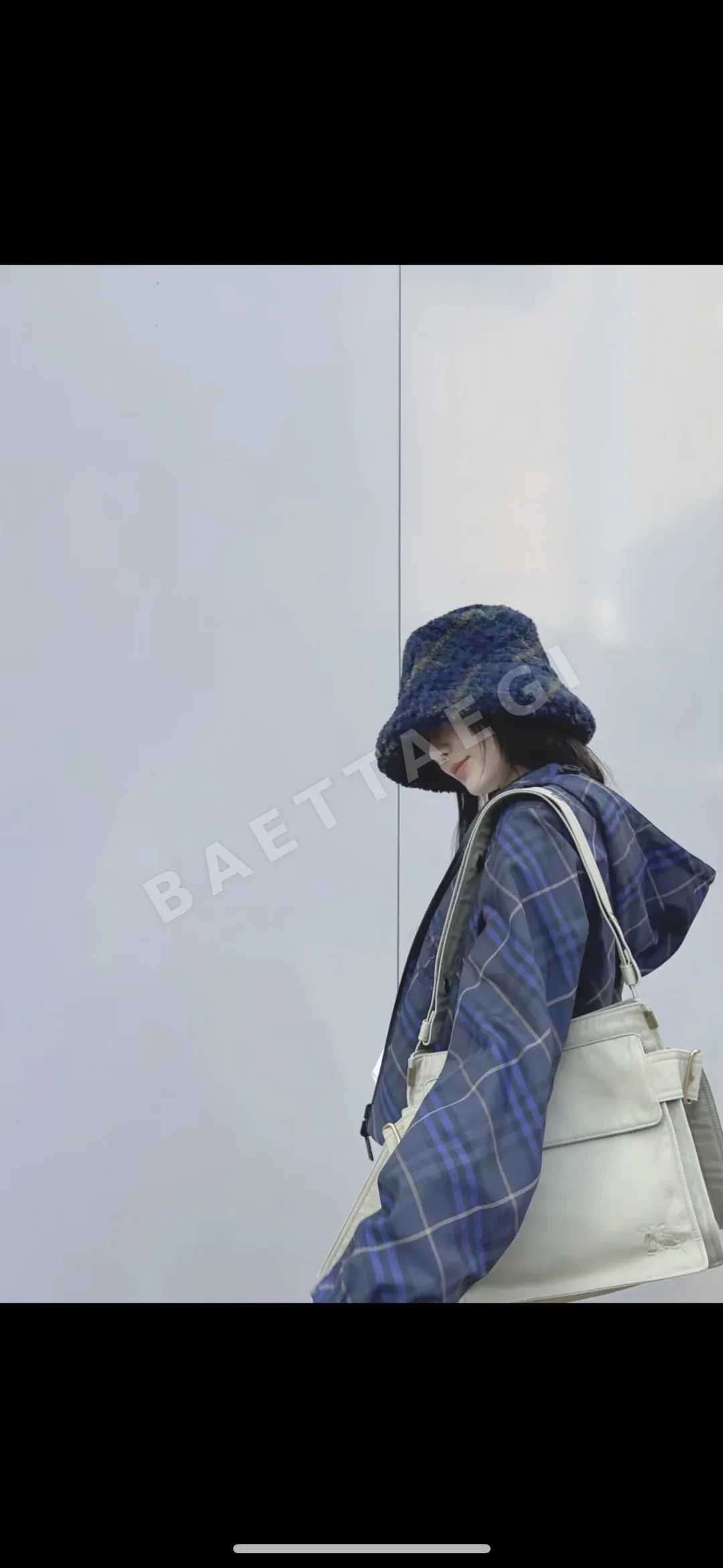 버버리 가방 상세 이미지 4