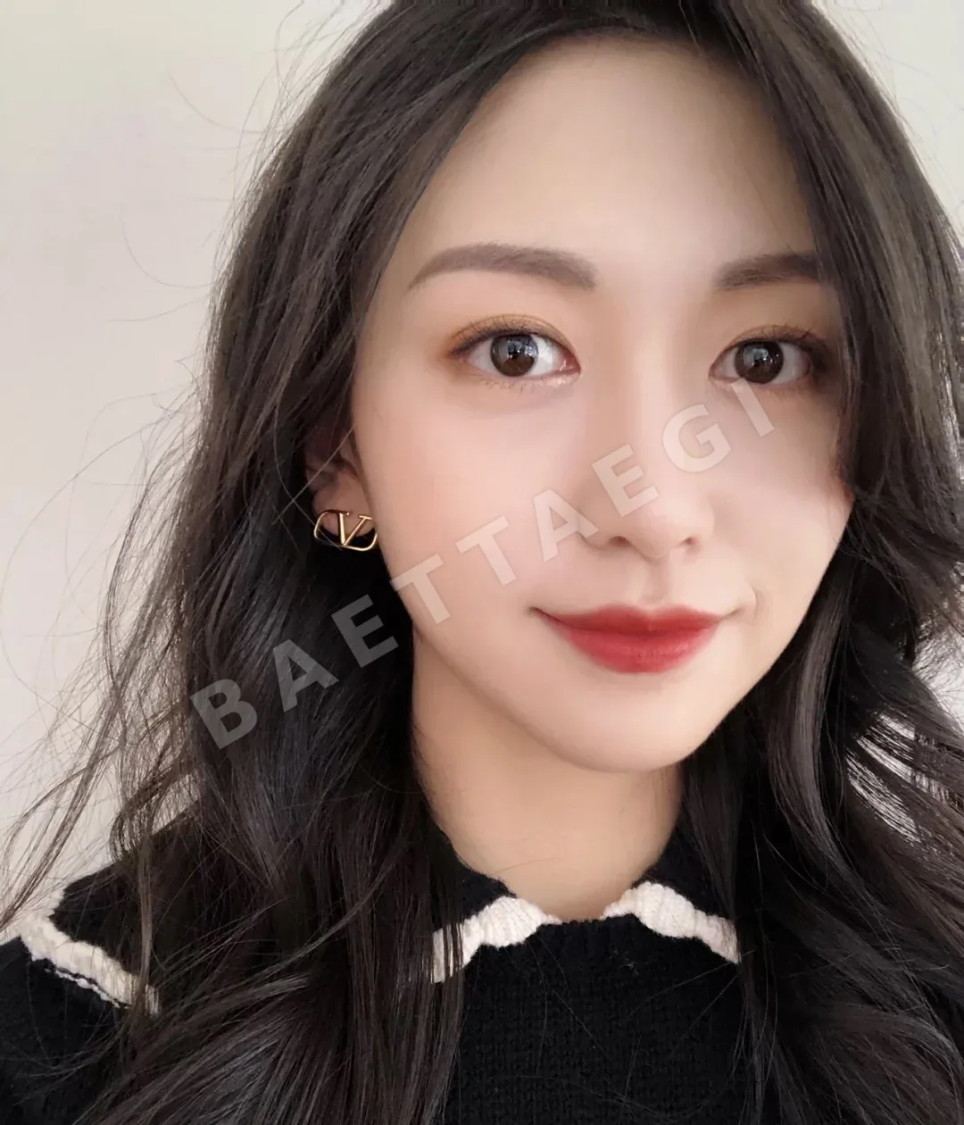 발렌티노 아이코닉 로고 귀걸이 상세 이미지 9
