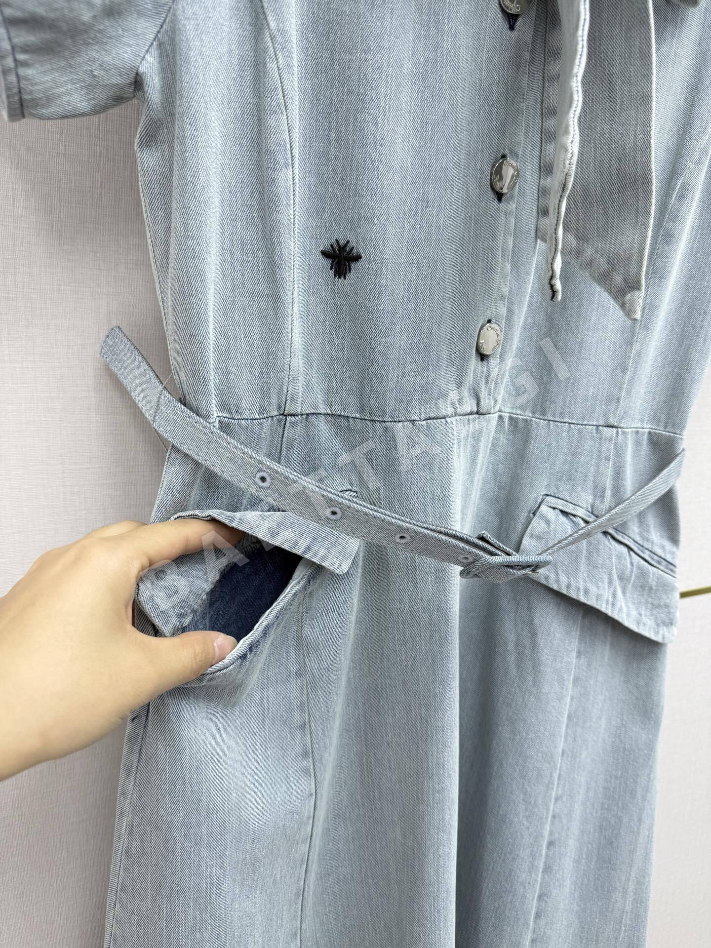 디올 데님 스탠드 카라 리본 벌 자수 원피스 상세 이미지 6