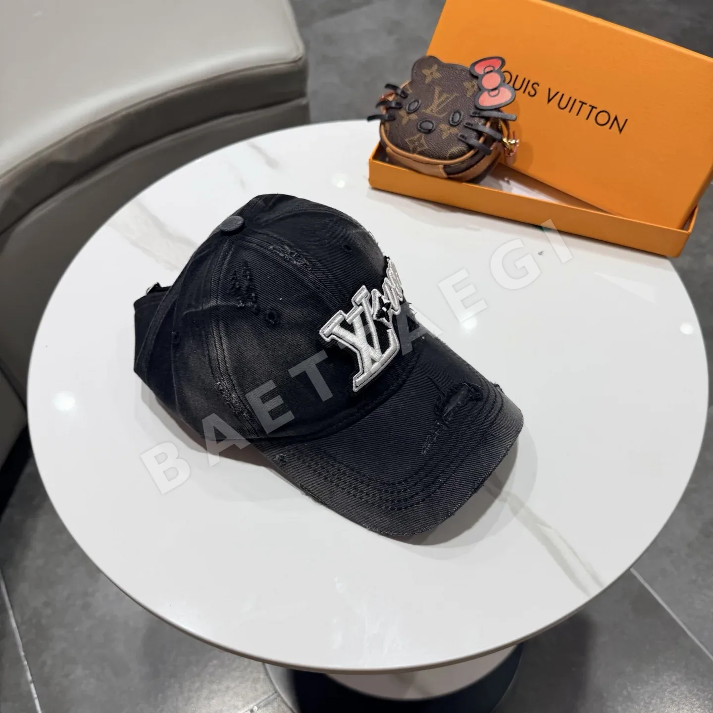 루이비통 LV 손상 가공 베이스볼캡 상세 이미지 4