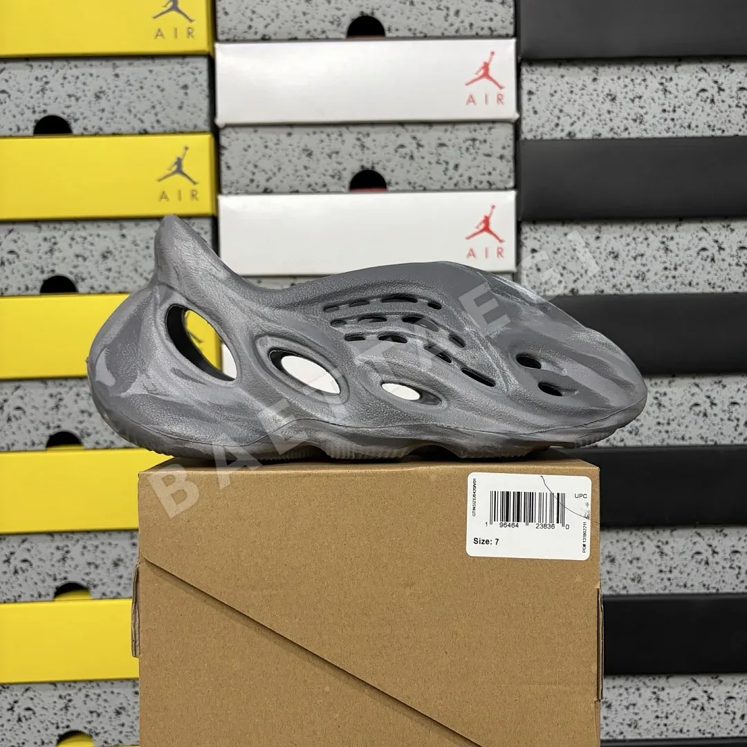 아디다스 [LW] 이지 폼 RNR MX IE4931 200635 Adidas Yeezy Foam RNR MX Granite