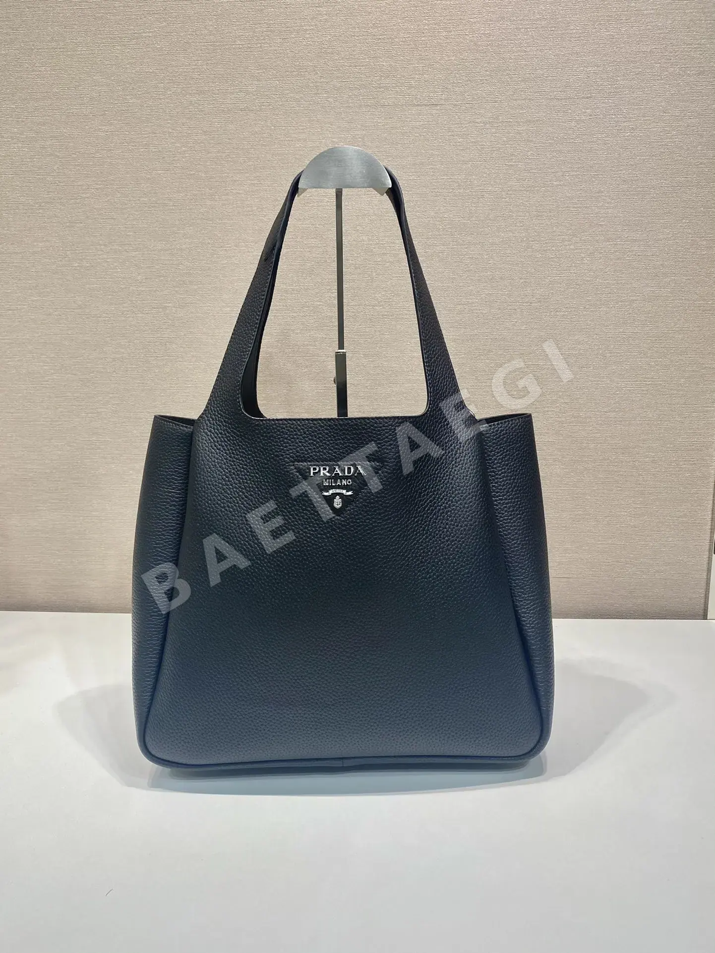 프라다 송아지가죽 대형 버킷백 1BG338 상세 이미지 1