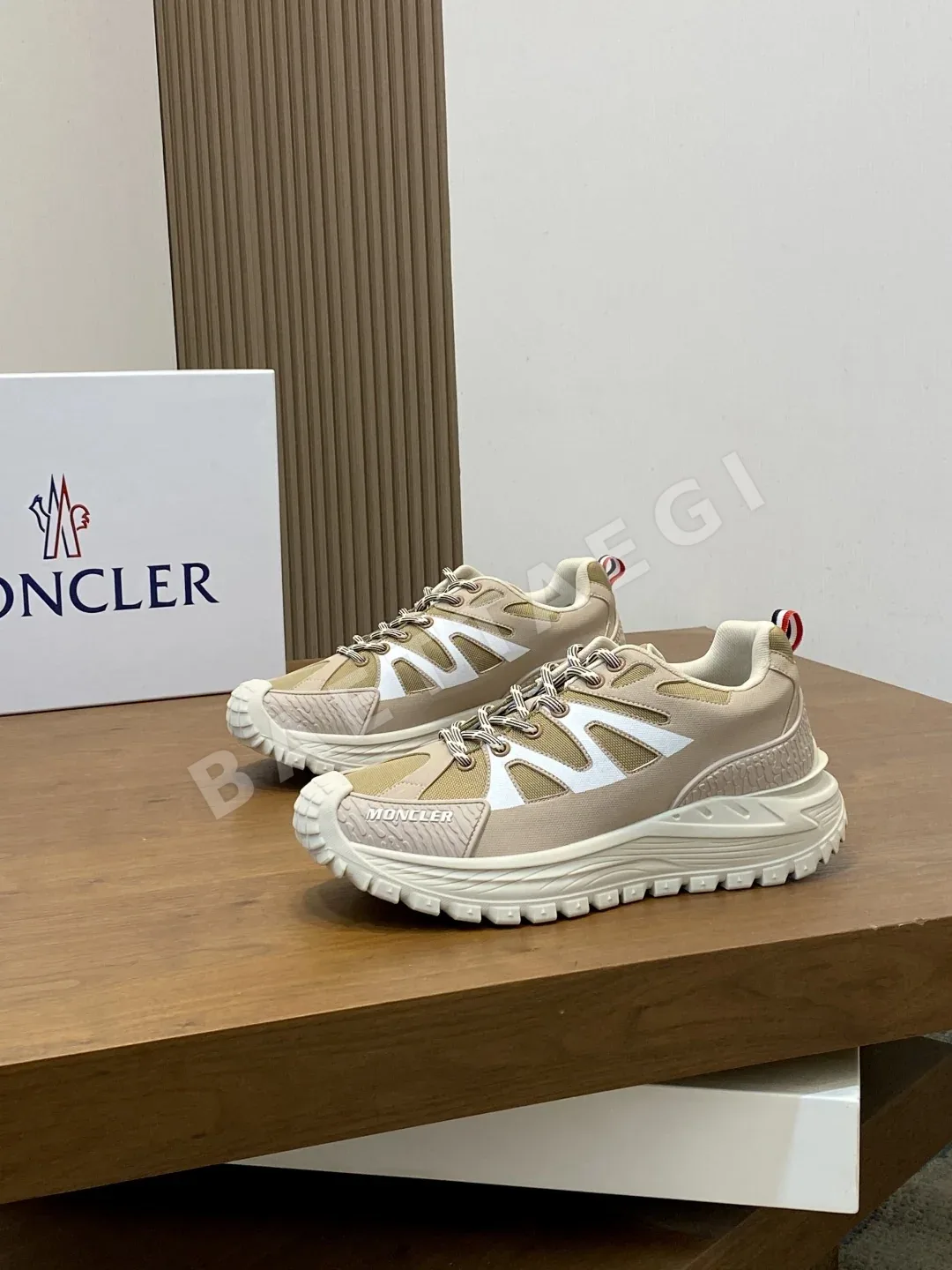 몽클레르 스니커즈 남성 메시 로고 상세 이미지 3