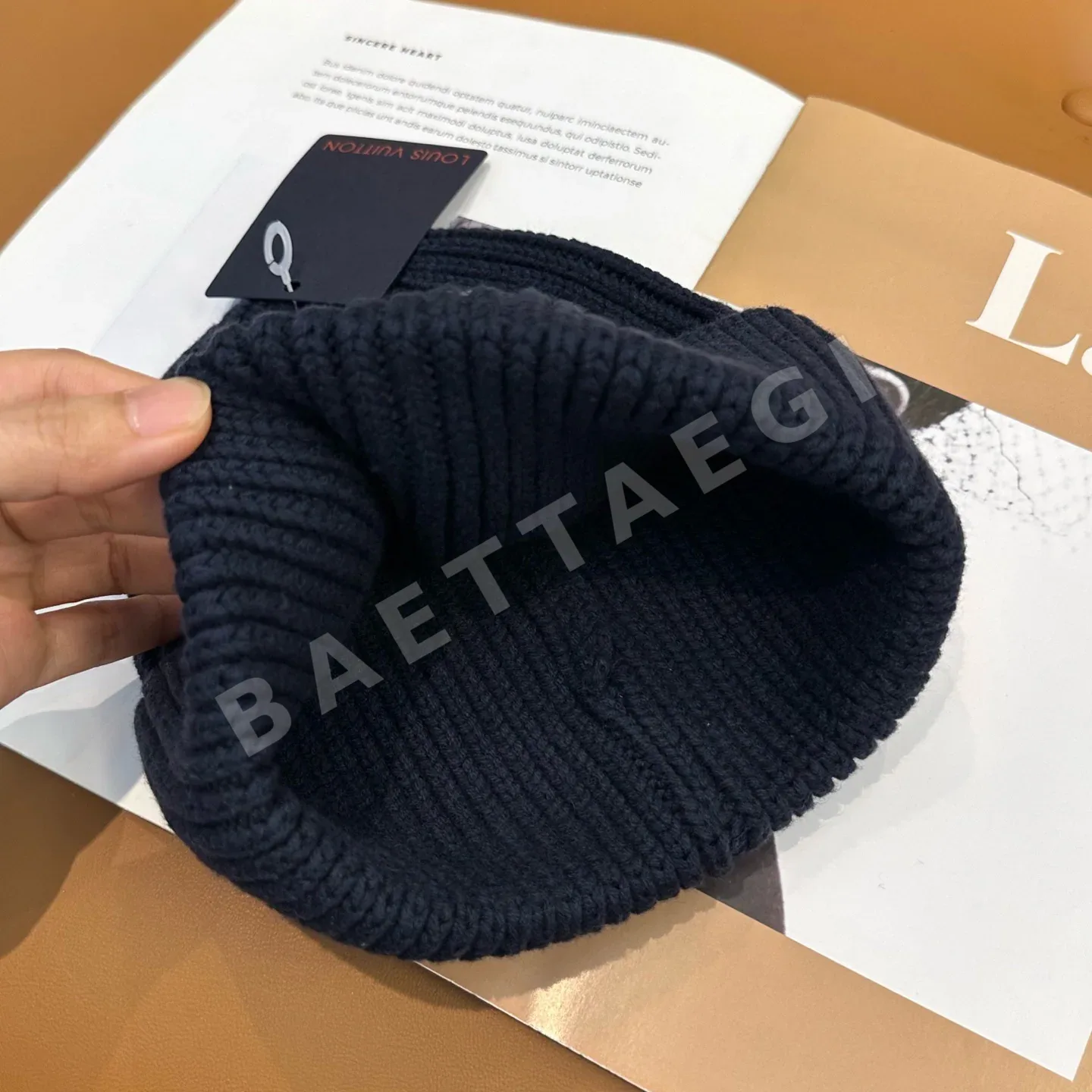 루이비통 LV 로고 니트 비니 모자 상세 이미지 3