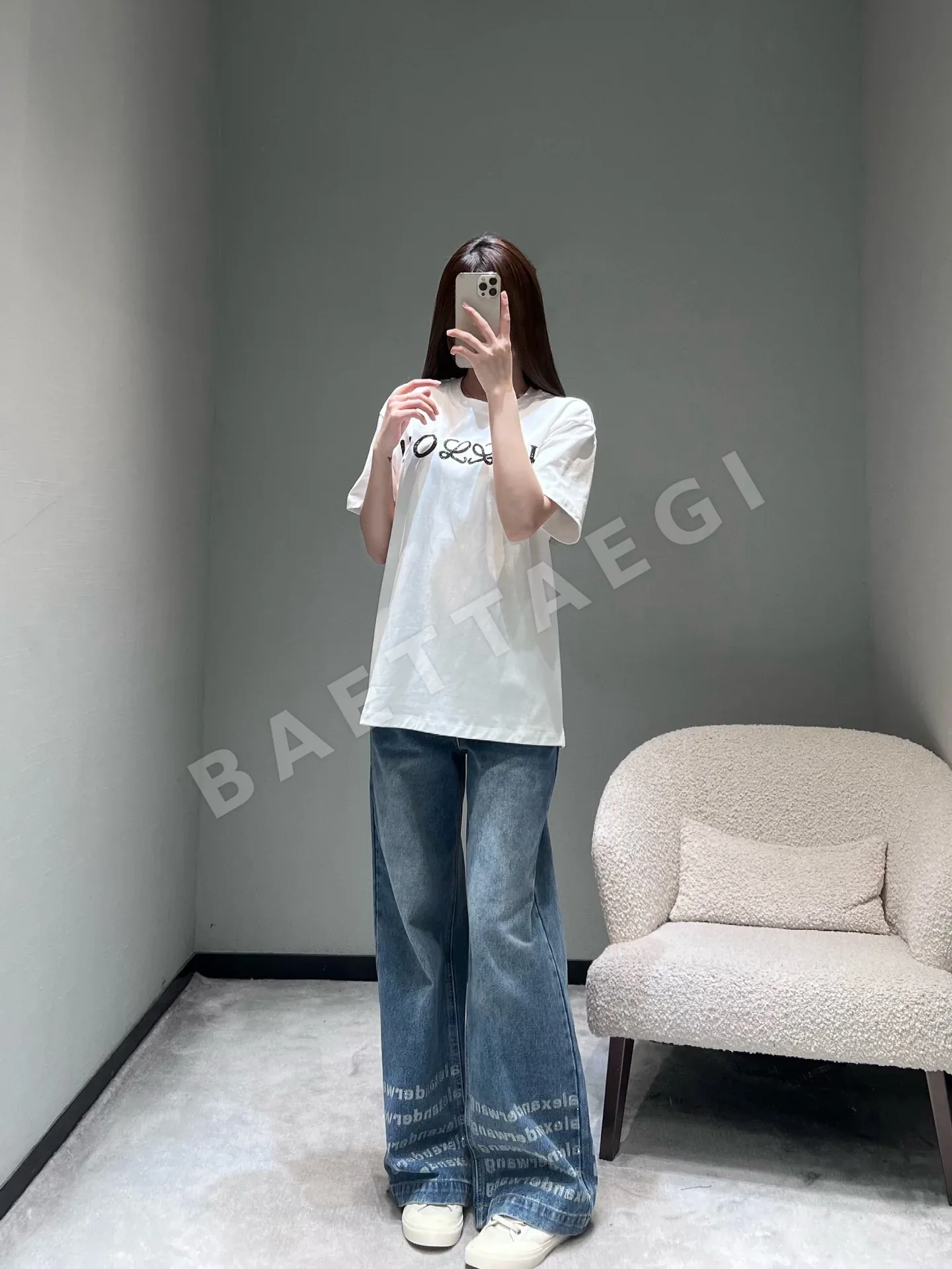 로에베 레터 프린트 반팔 티셔츠 상세 이미지 4