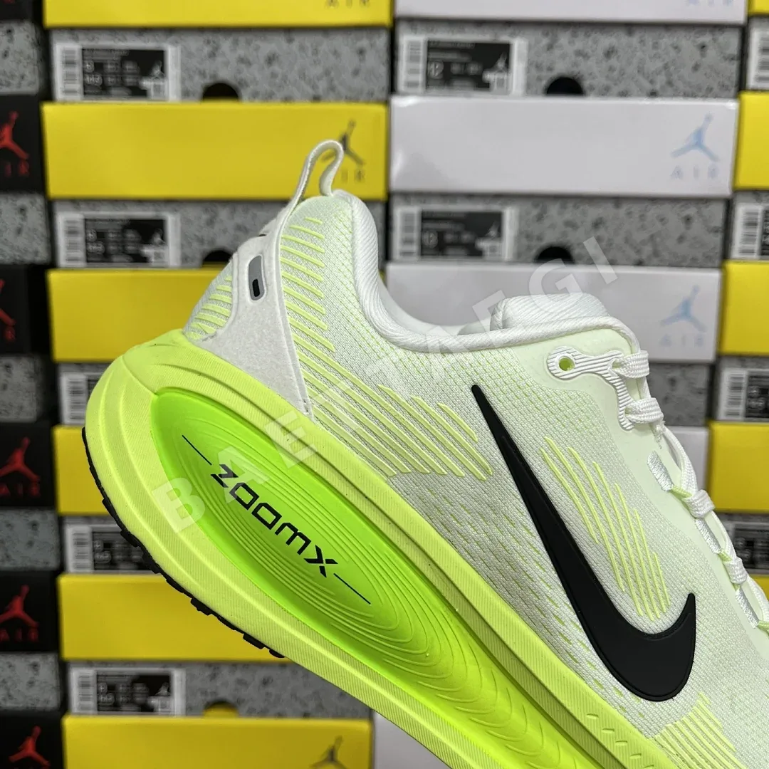 나이키 줌 보메로 18 HM6803-100 201092 Nike Zoom Vomero 18 상세 이미지 3