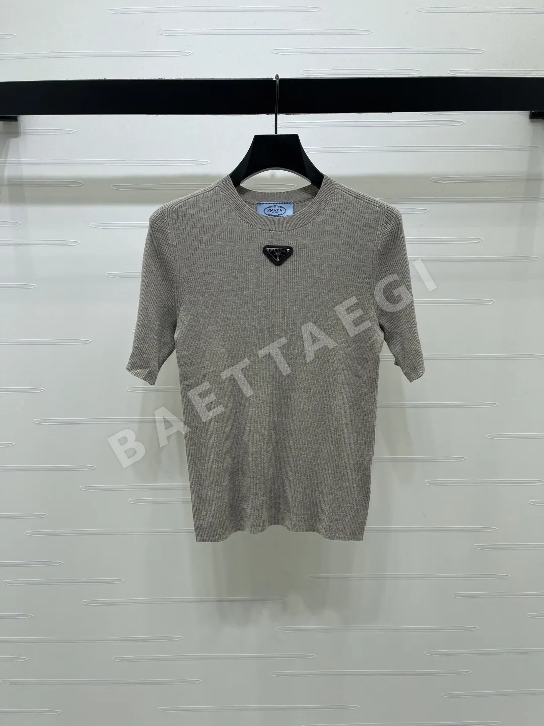 프라다 울 슬림핏 크루넥 여성 반팔 티셔츠 상세 이미지 2