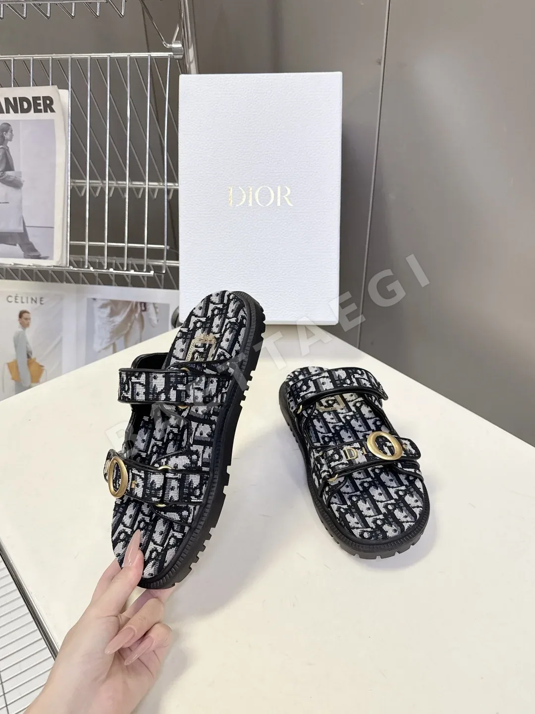 디올 오블리크 모노그램 벨크로 샌들 상세 이미지 4