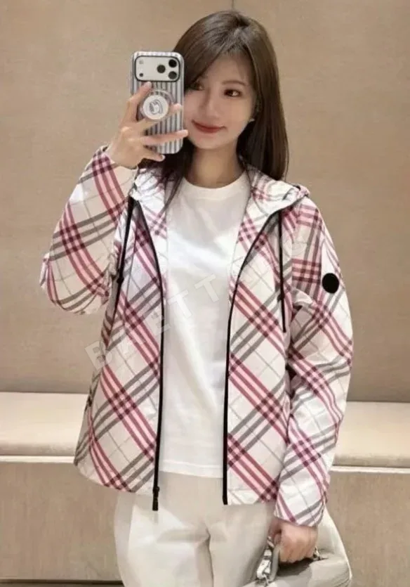 버버리 체크 패턴 경량 나일론 후드 자켓 상세 이미지 8