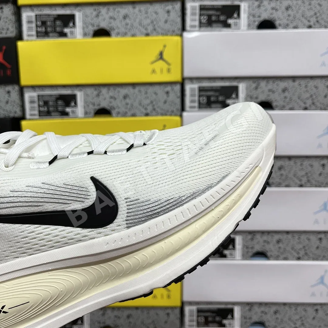 나이키 줌 보메로 18 HM6803-101 201099 Nike Zoom Vomero 18 상세 이미지 8