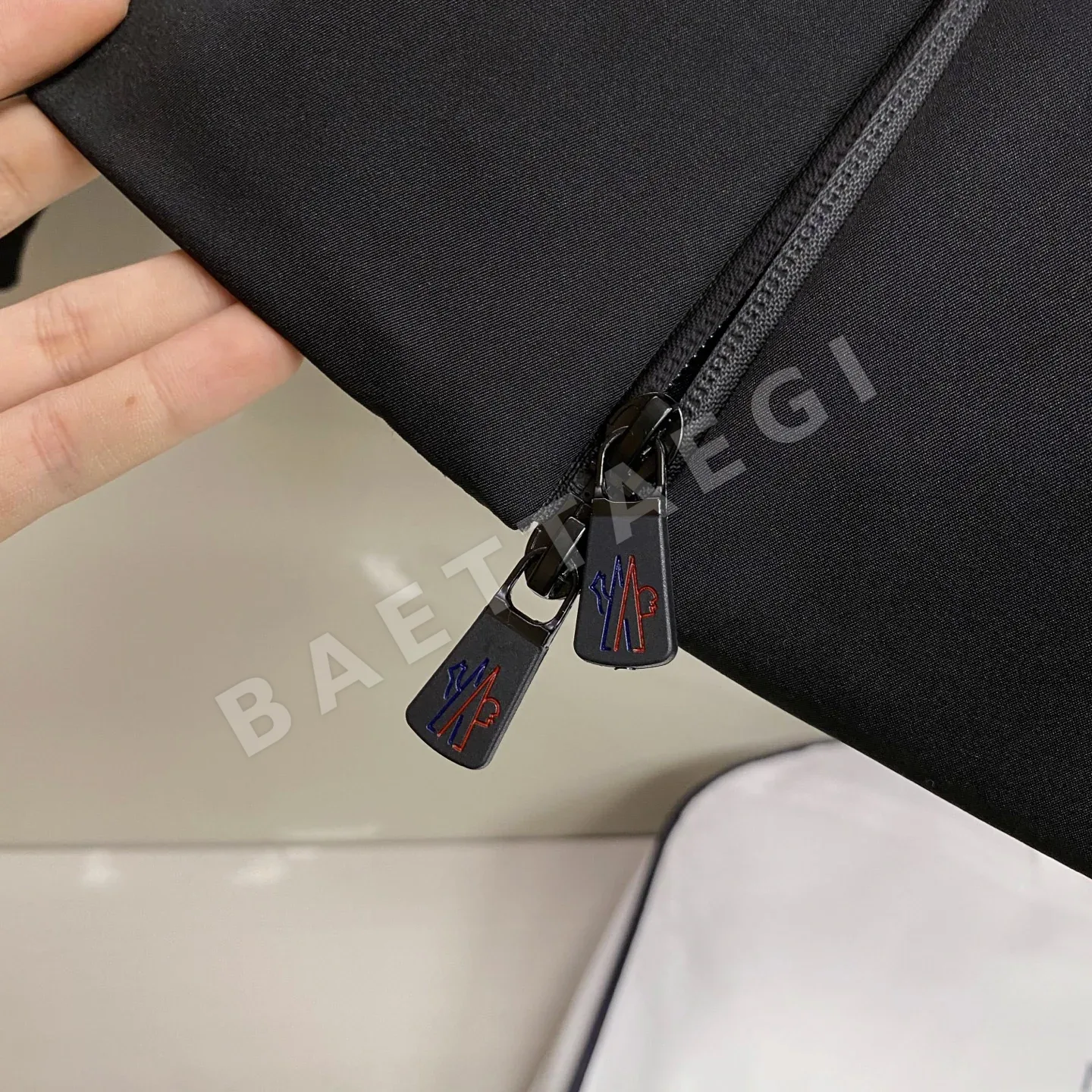 몽클레르 그레노블 다운 패딩 점퍼 상세 이미지 10