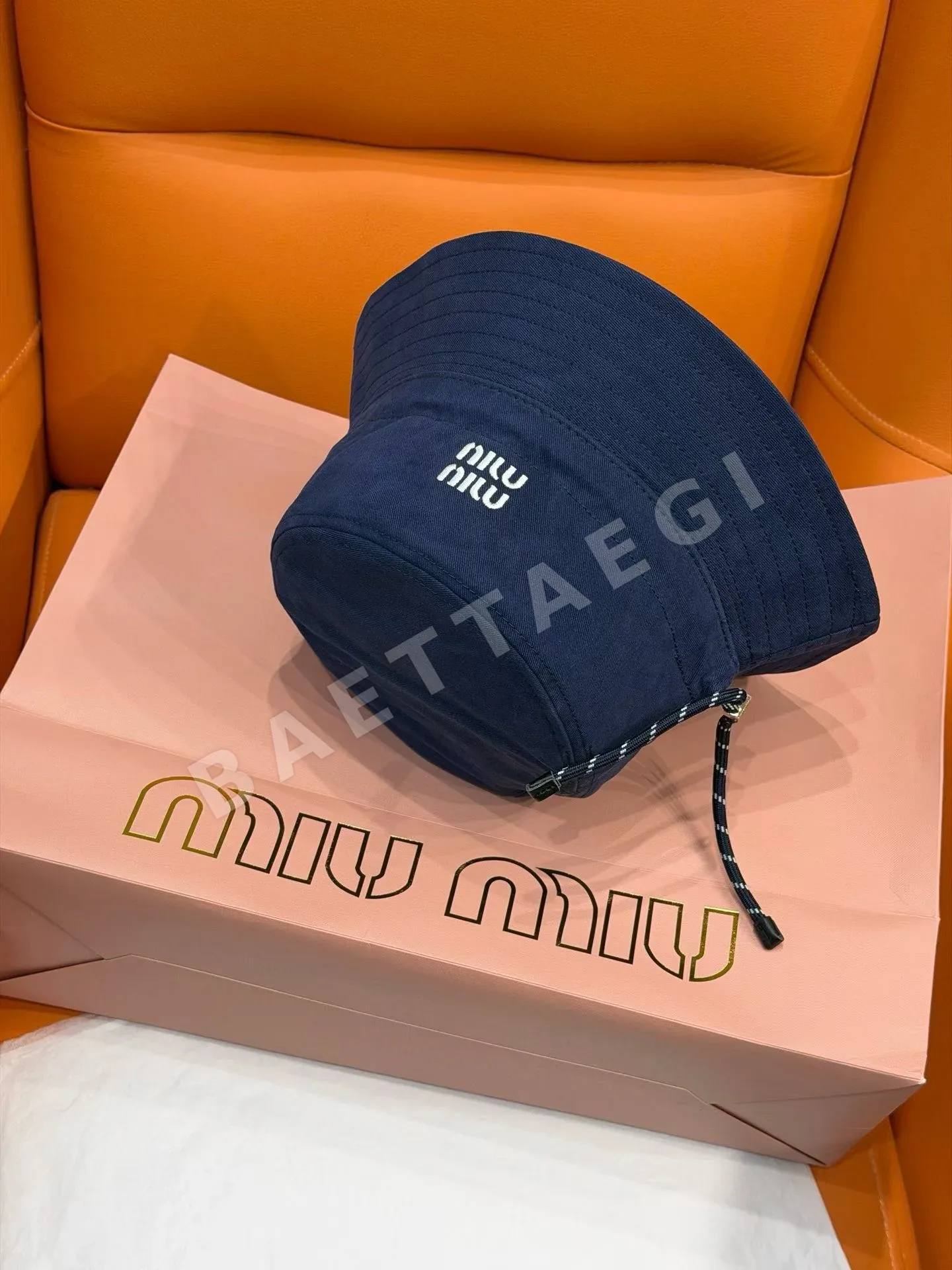 미우미우 네이비 드로스트링 버킷햇 81339