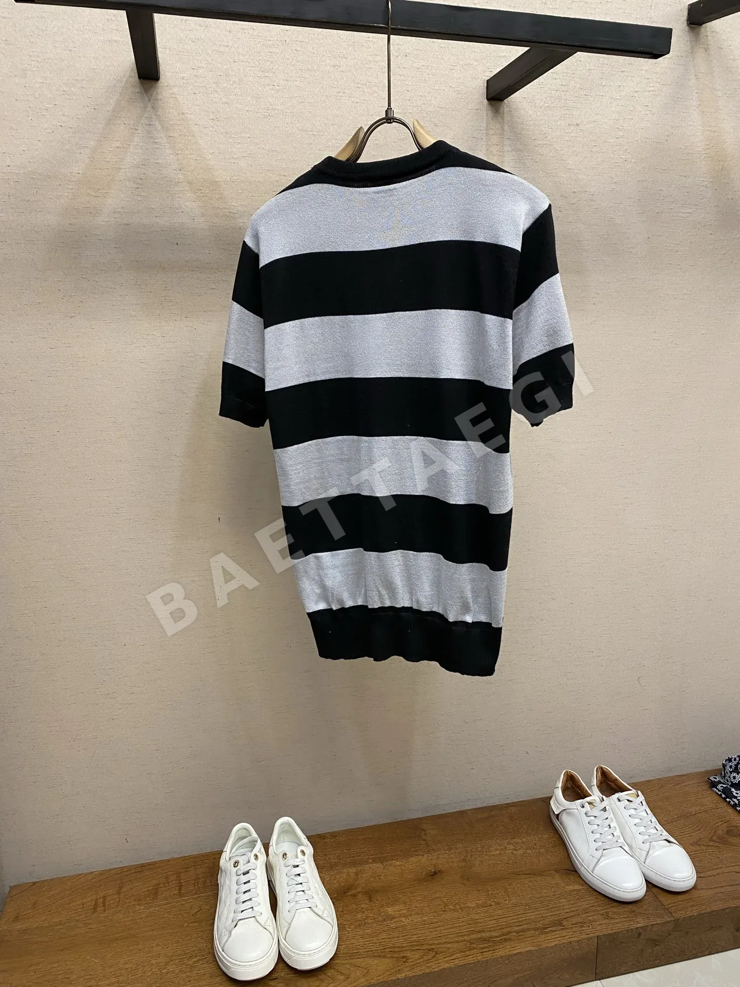 디올 와이드 스트라이프 크루넥 반팔 니트 티셔츠 상세 이미지 2
