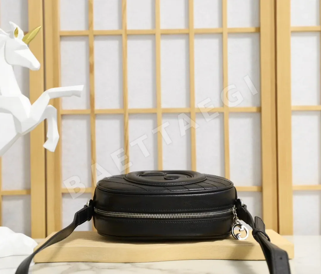구찌 가시브론 스몰 라운드백 가방 상세 이미지 4