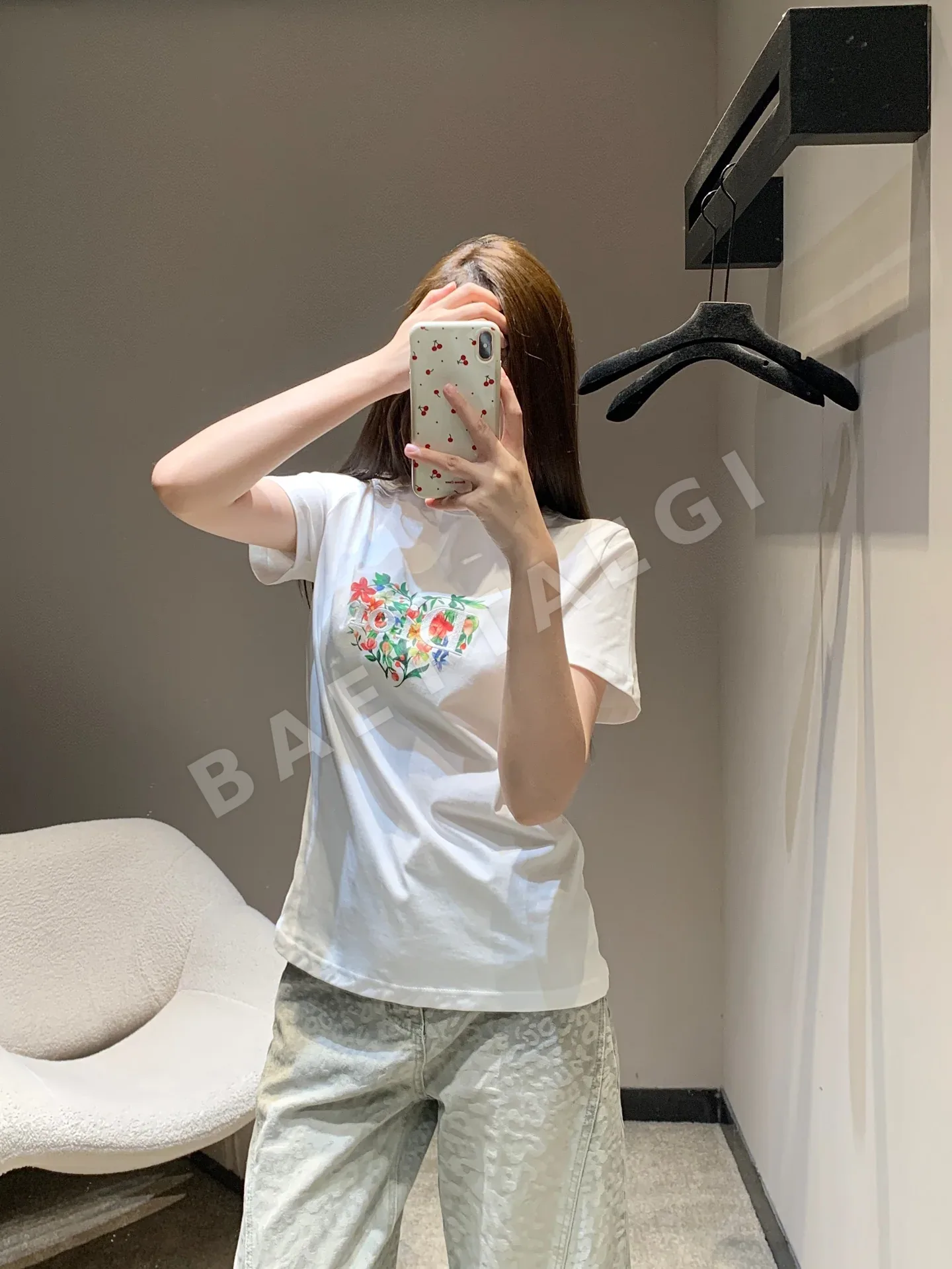 디올 레터 자수 하트 플로럴 반팔 티셔츠 상세 이미지 9