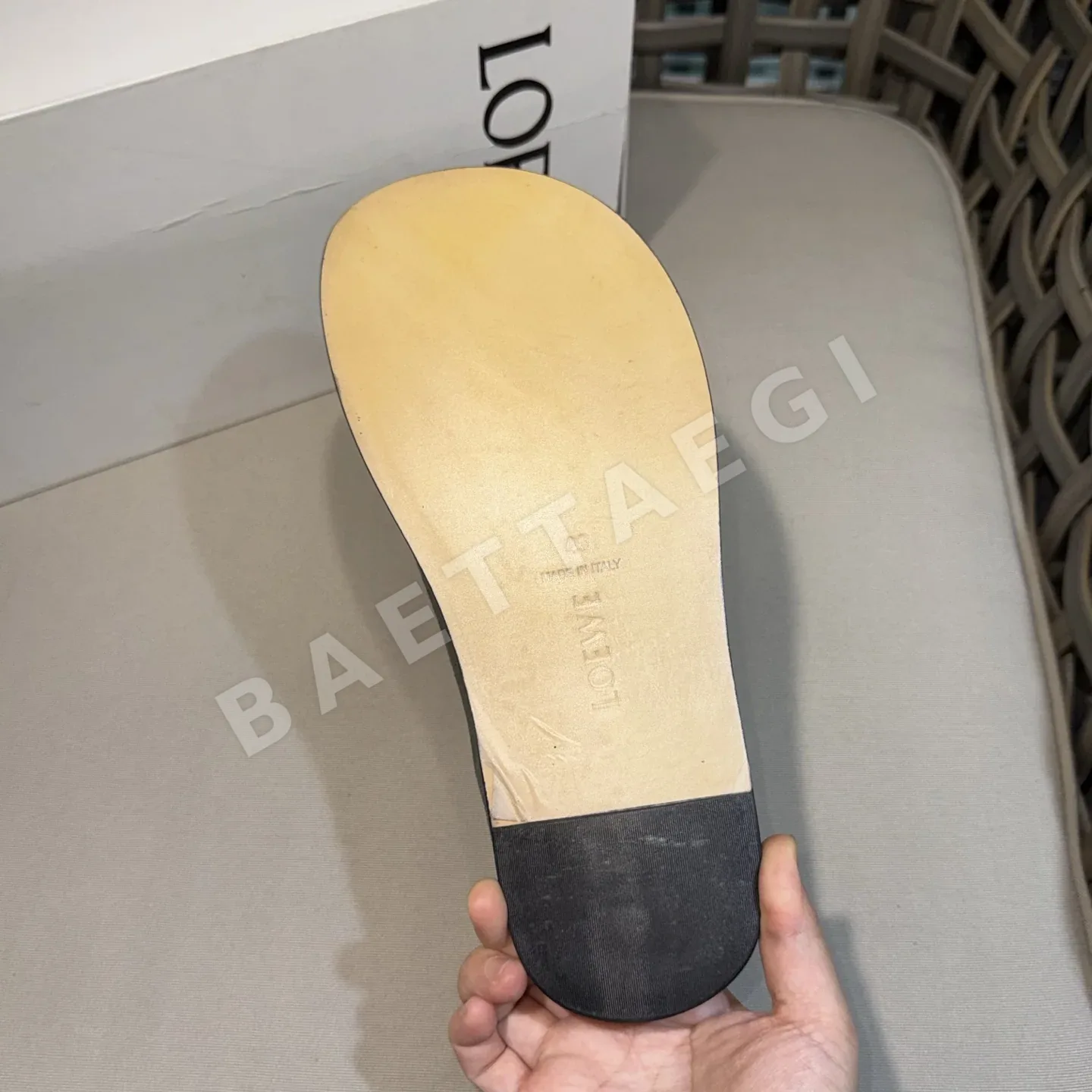 로에베 로퍼 남성 가죽 비대칭 라운드 토우 상세 이미지 9