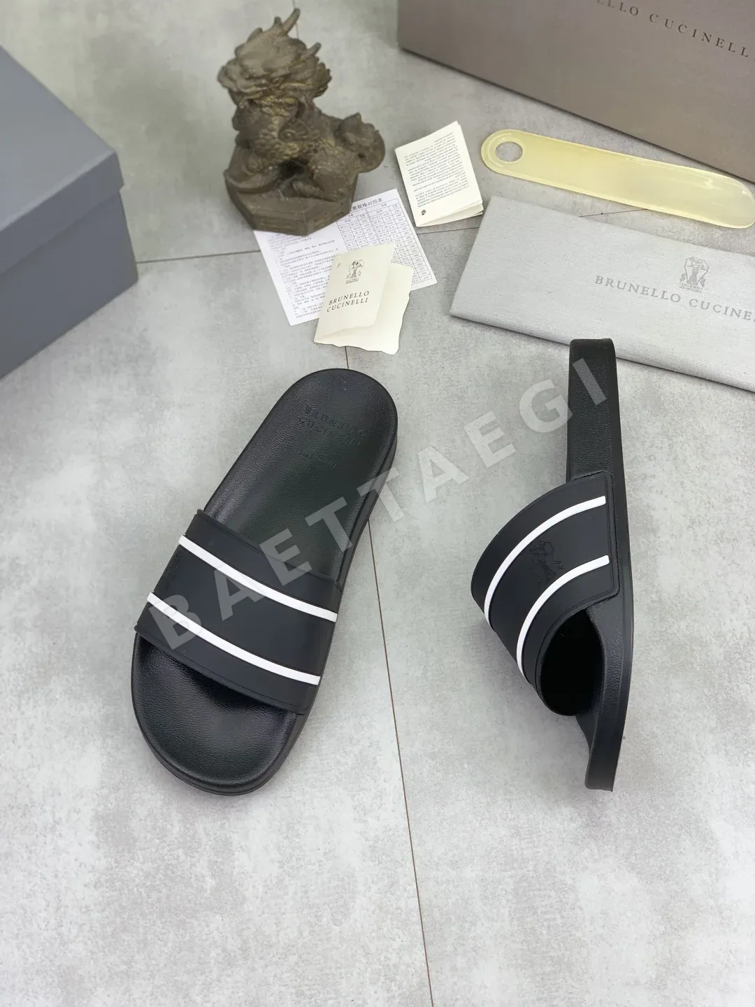 브루넬로쿠치넬리 워시드 스웨이드 남성용 샌들 상세 이미지 3