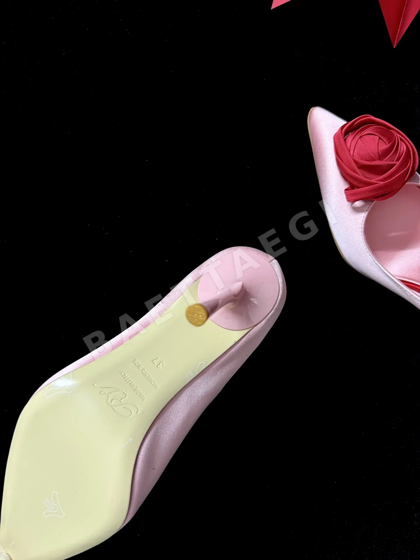 로저비비에 RV 3D 로즈 뾰족코 하이힐 상세 이미지 9