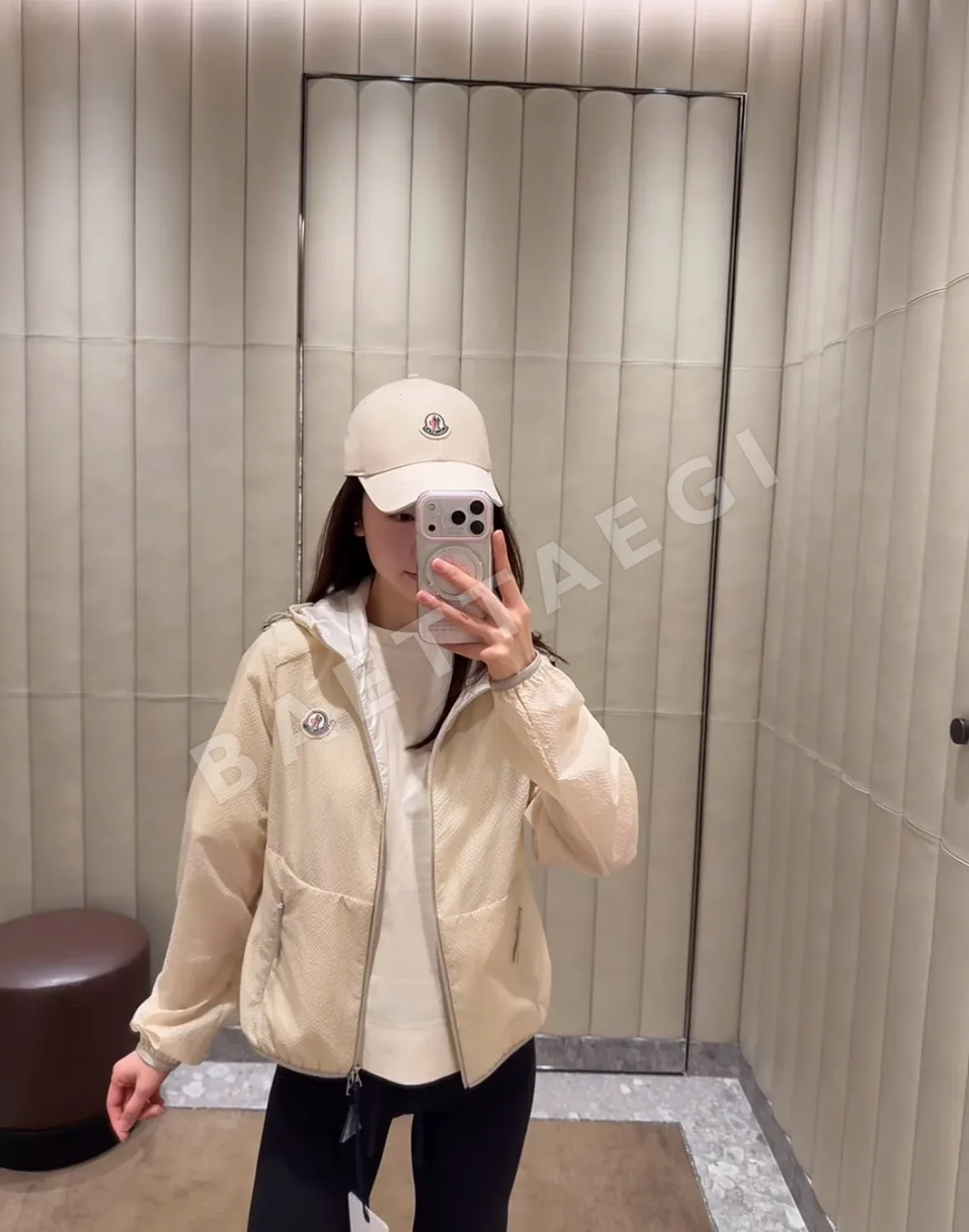 몽클레르 후드 크롭 자켓 여성용 상세 이미지 7