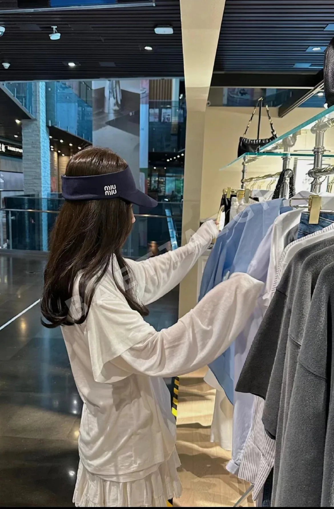 미우미우 바이저 모자 상세 이미지 3