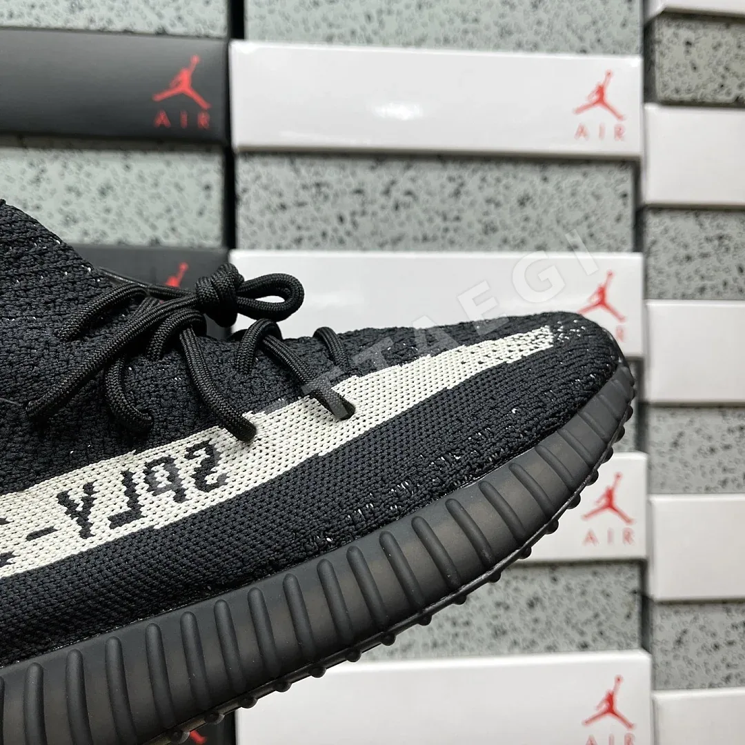 아디다스 [XQ] 이지 부스트 350 V2 BY1604 200800 Adidas Yeezy Boost 350 V2 Core Black White 상세 이미지 4