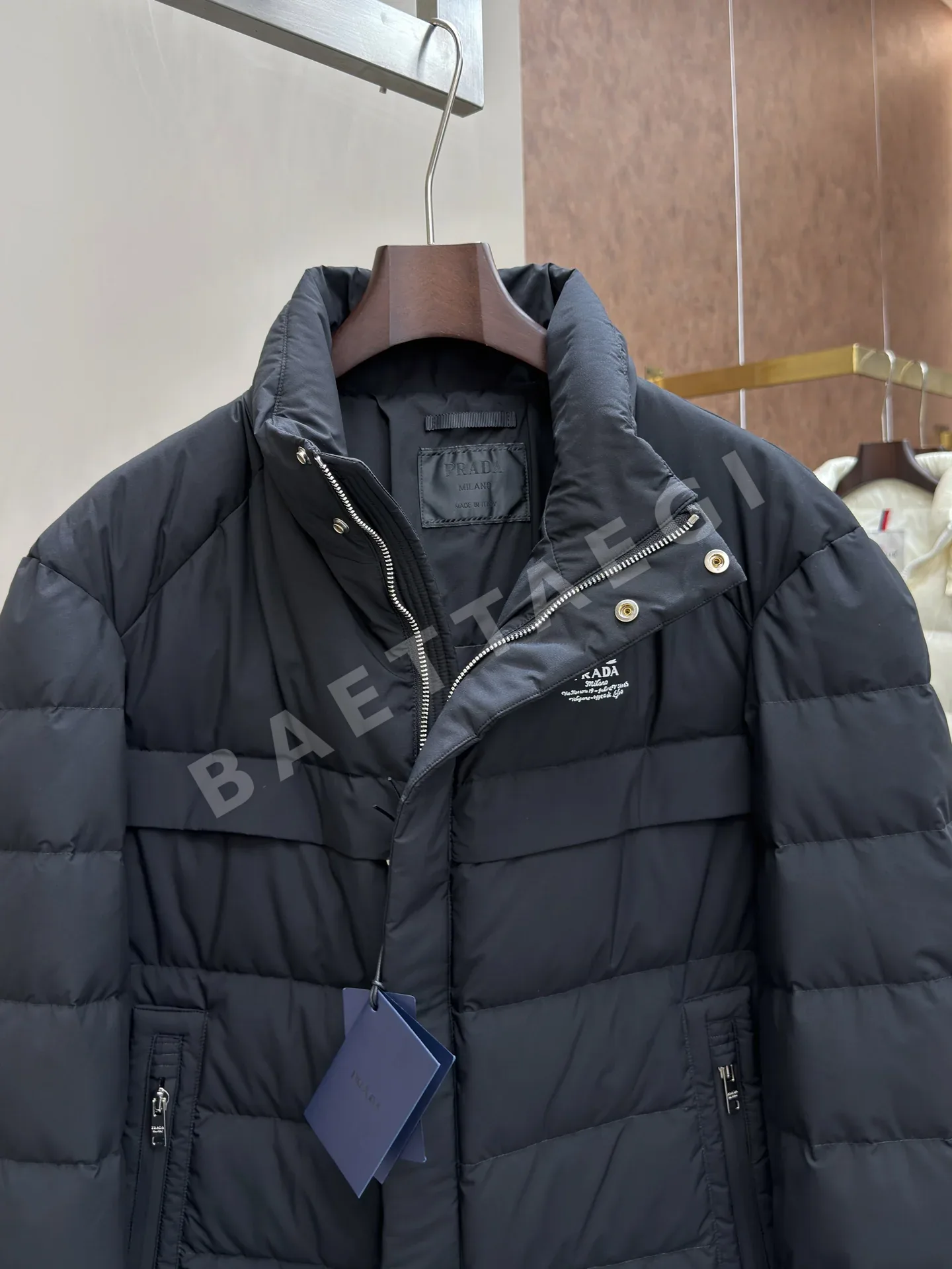 프라다 스탠드카라 남성 패딩 자켓 상세 이미지 3