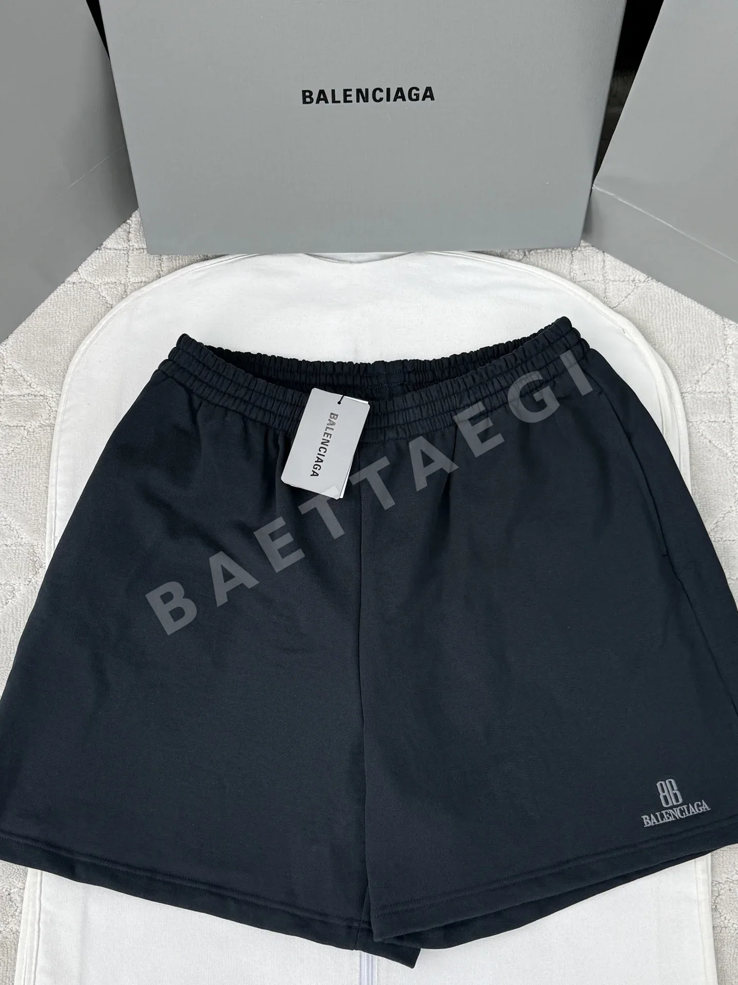 발렌시아가 BB 자수 남성 반바지 상세 이미지 5