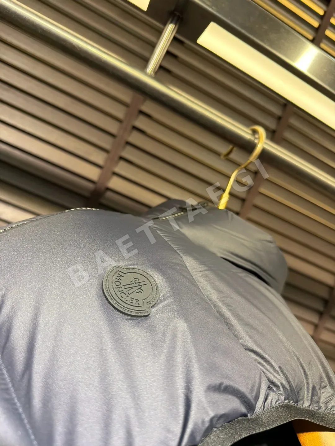 몽클레르 블랙커피블루 남성 다운 조끼 상세 이미지 5