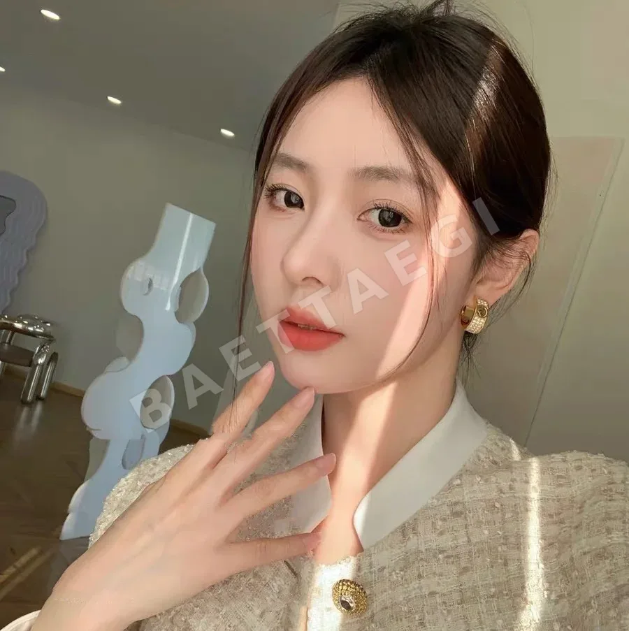 펜디 F자 큐빅 장식 커브 후크 귀걸이 상세 이미지 2