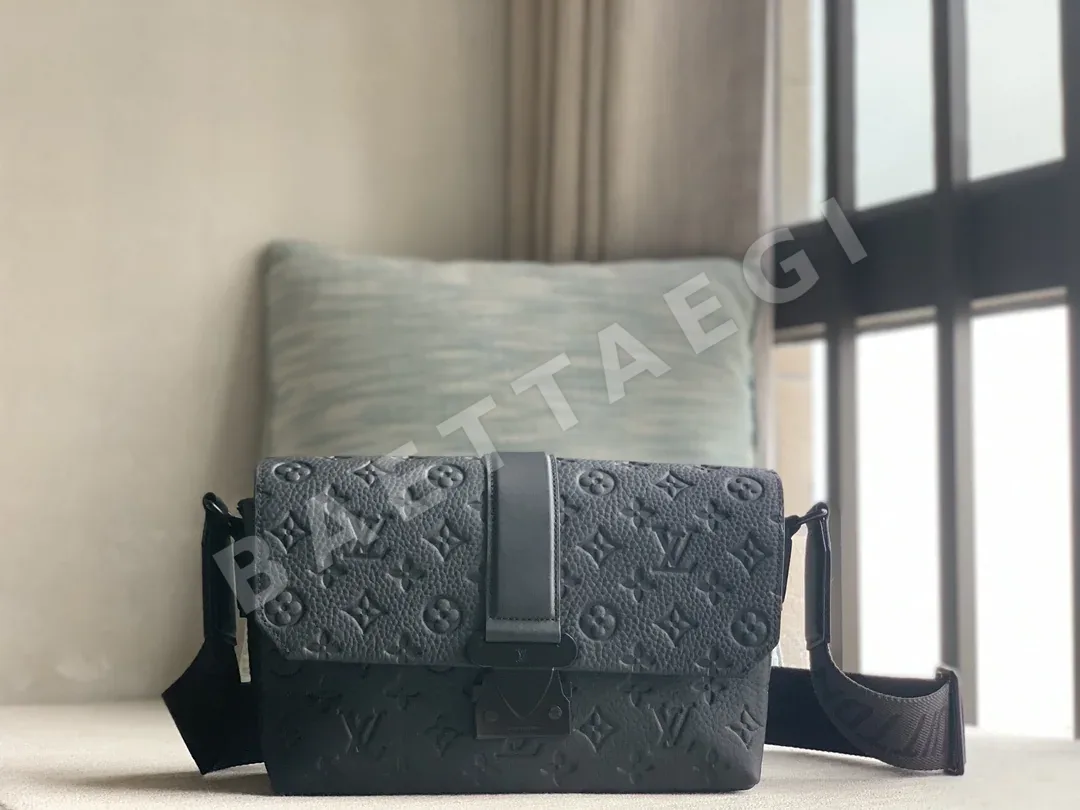 루이비통 S-케이프 모노그램 메신저백 M23741
