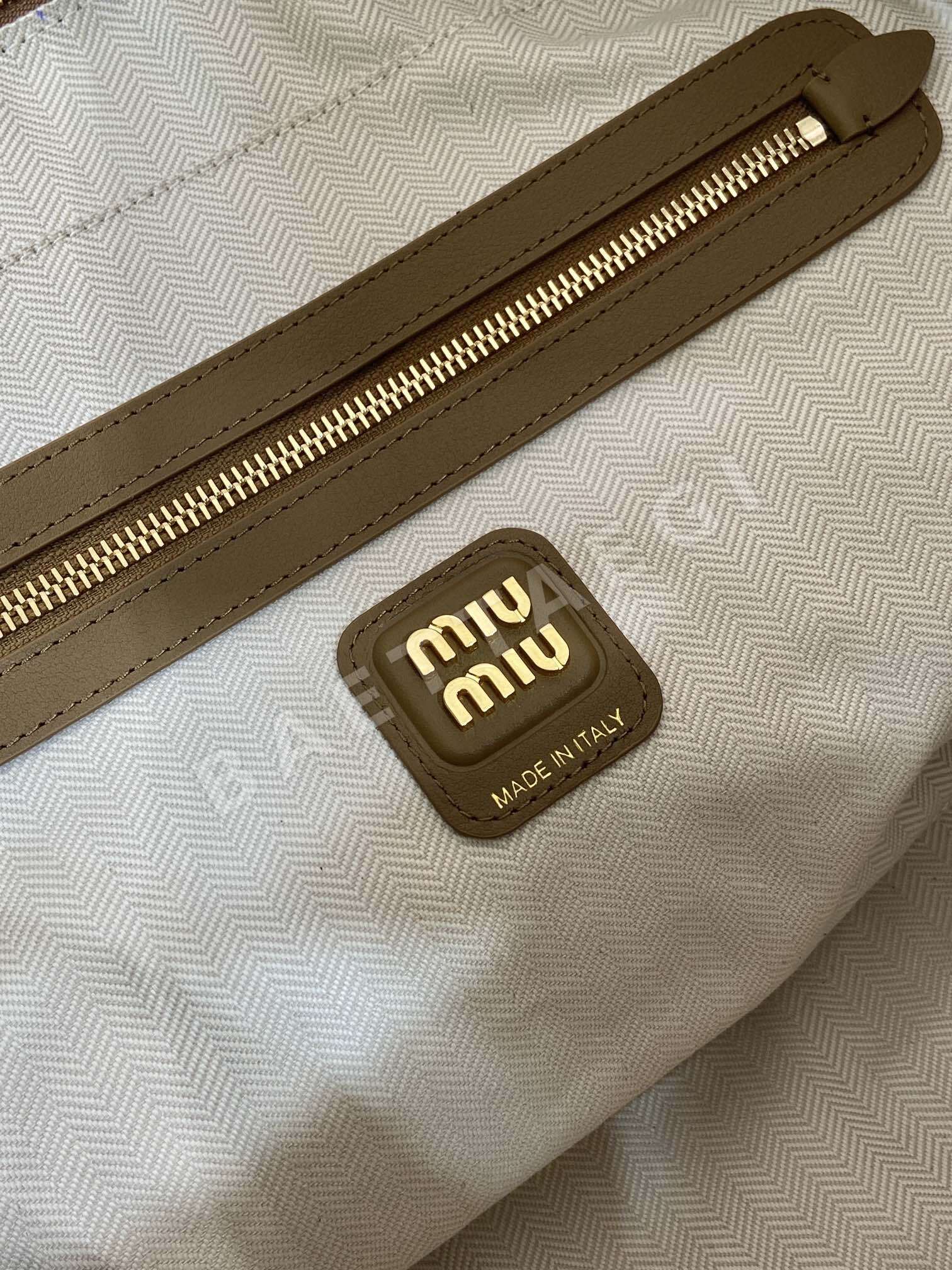 미우미우 스웨이드 라지 볼링백 5BB117 상세 이미지 9