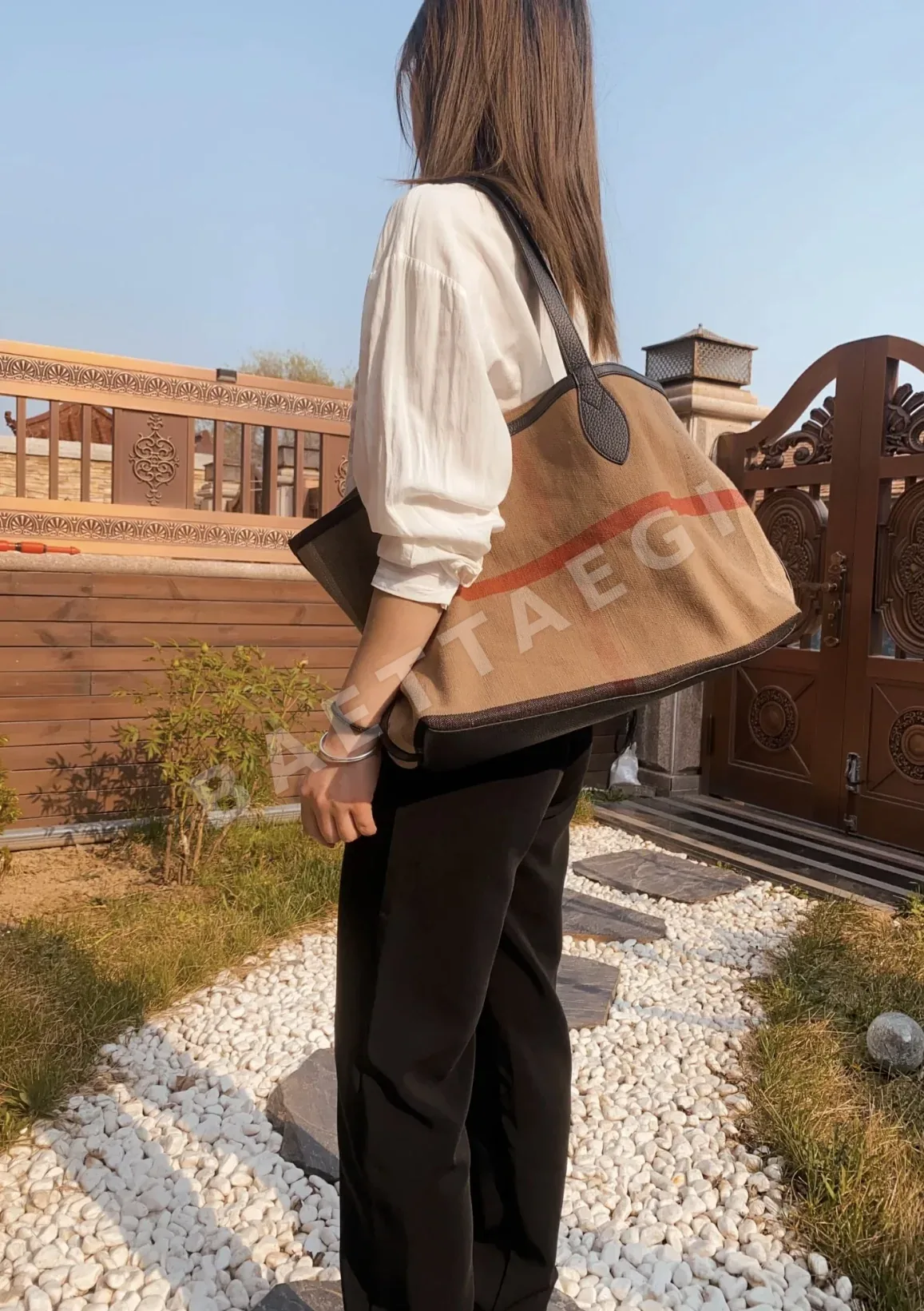 버버리 클래식 삼베 토트백 상세 이미지 8