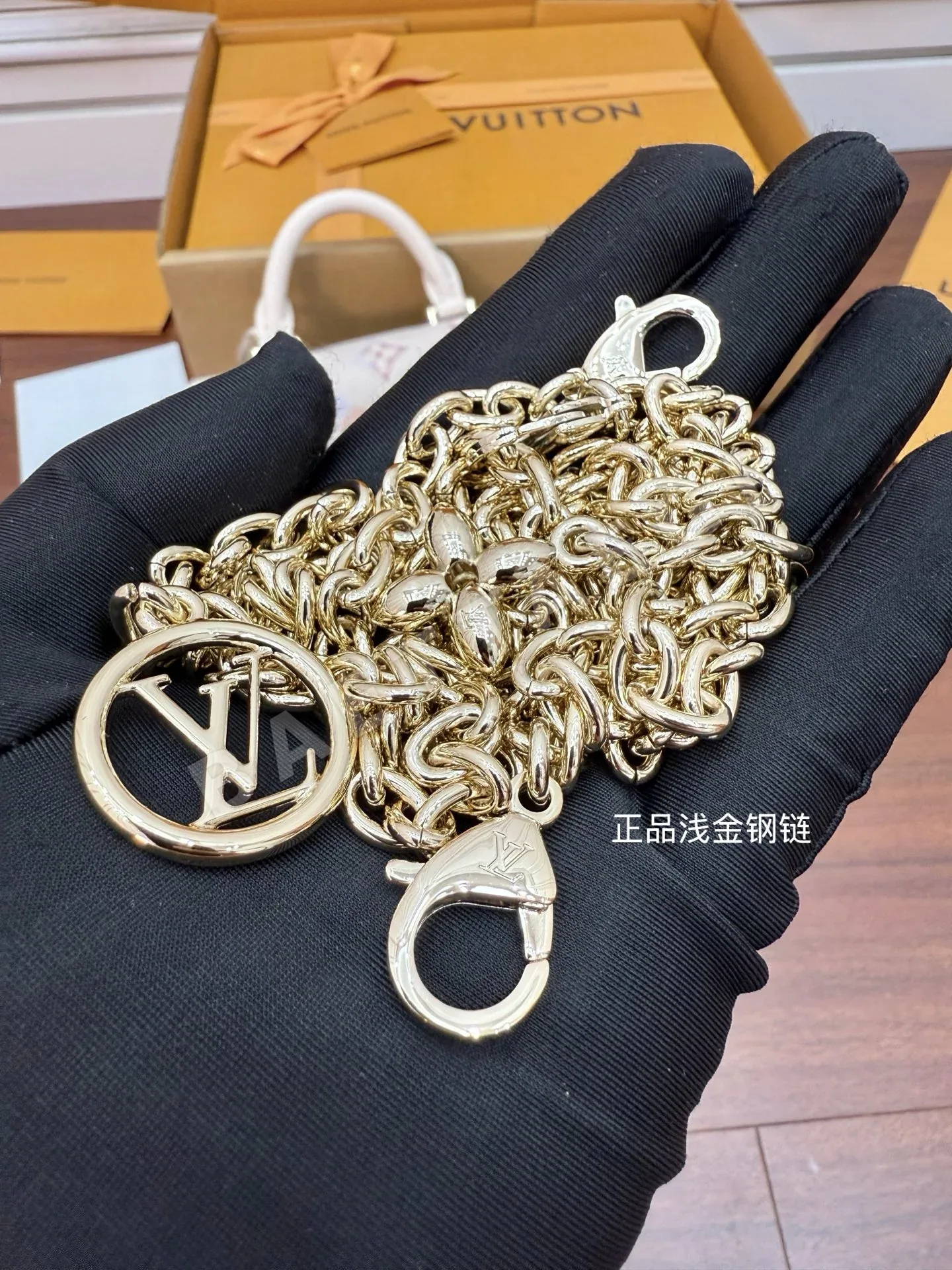 루이비통 M25596 가죽 가방 상세 이미지 5