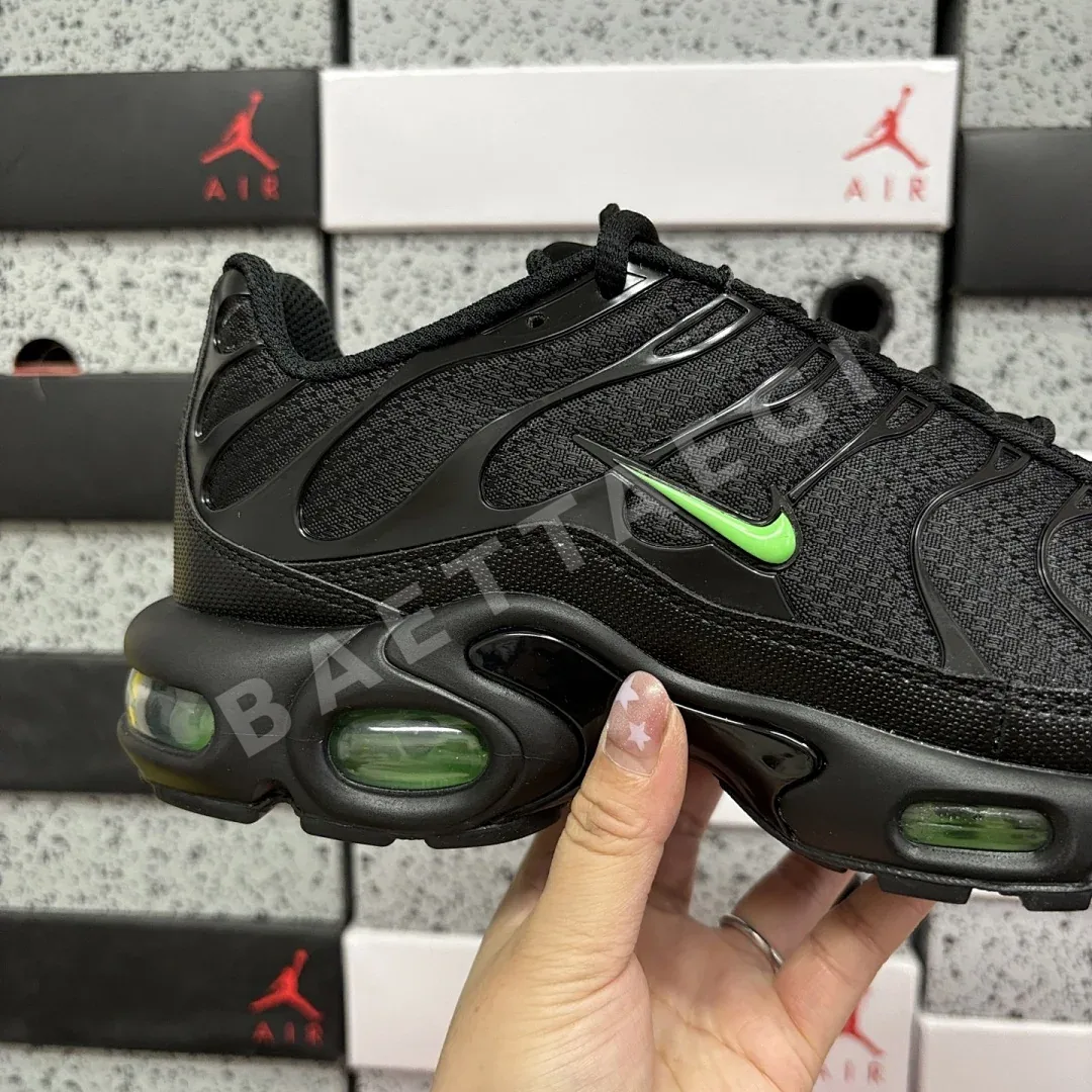 나이키 [DF] 에어 맥스 플러스 DM0032-024 201080 Nike Air Max Plus Black Green Strike 상세 이미지 4