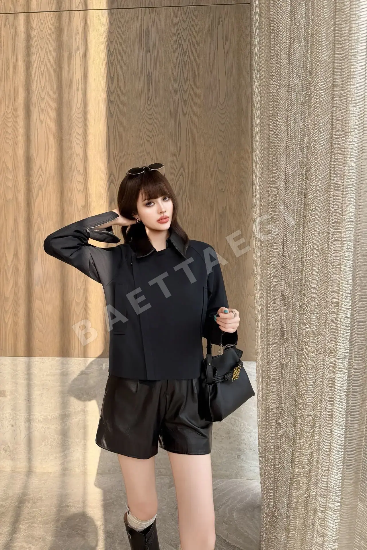 로에베 가죽 카라 지퍼 자켓 198581