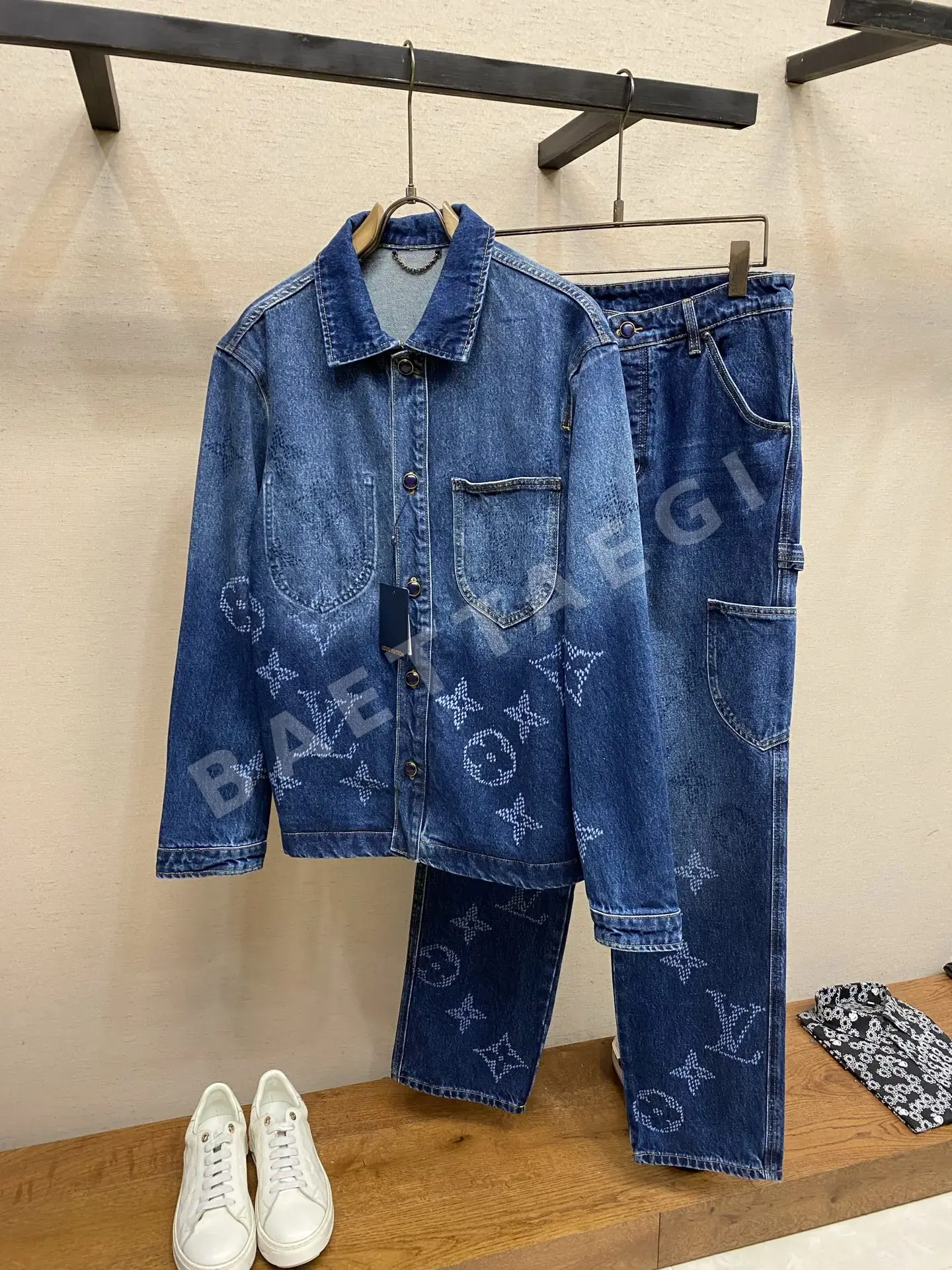 루이비통 LV 그라데이션 로고 진 바지 상세 이미지 2