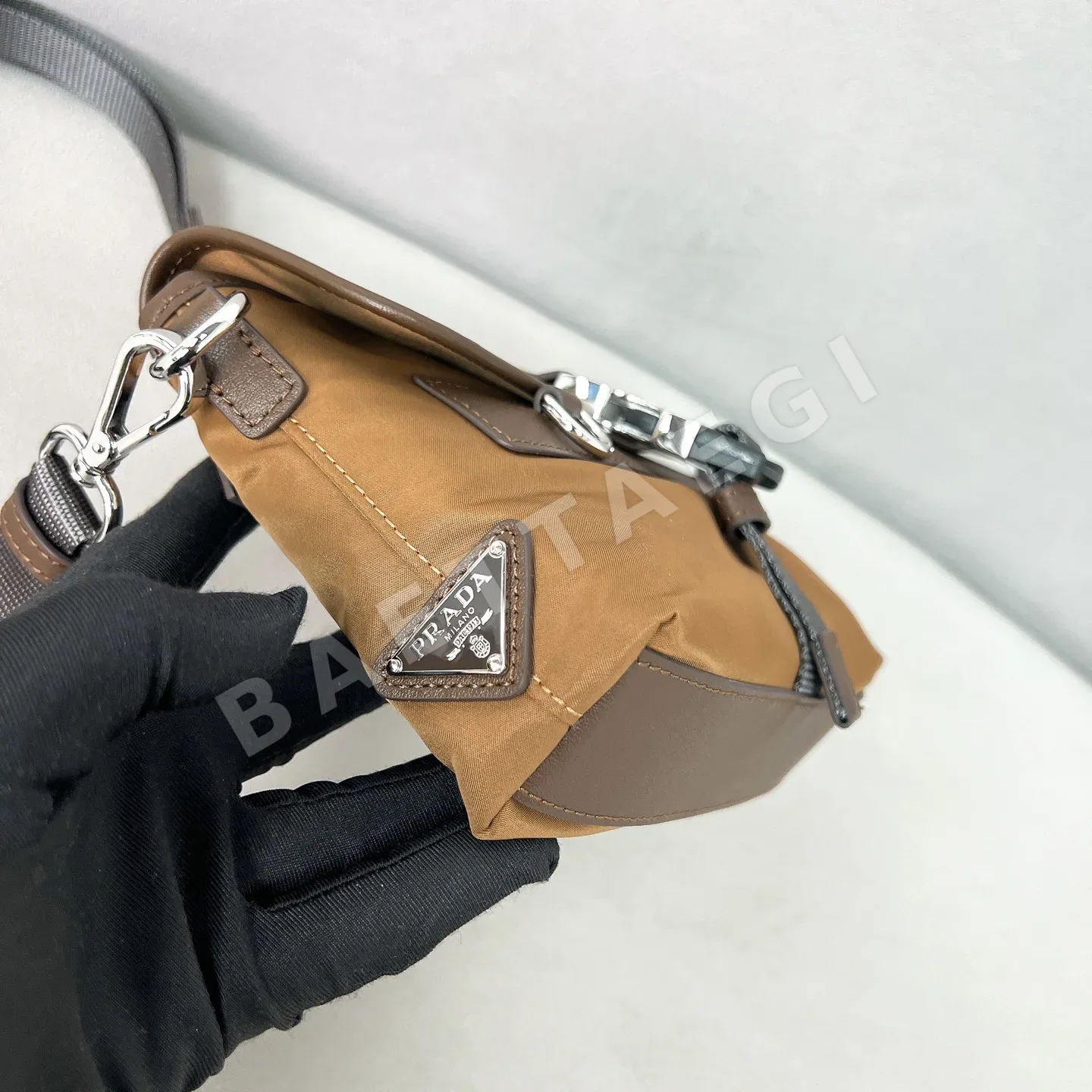 프라다 사피아노 크로스그레인 스마트폰 숄더백 2ZT071 상세 이미지 8