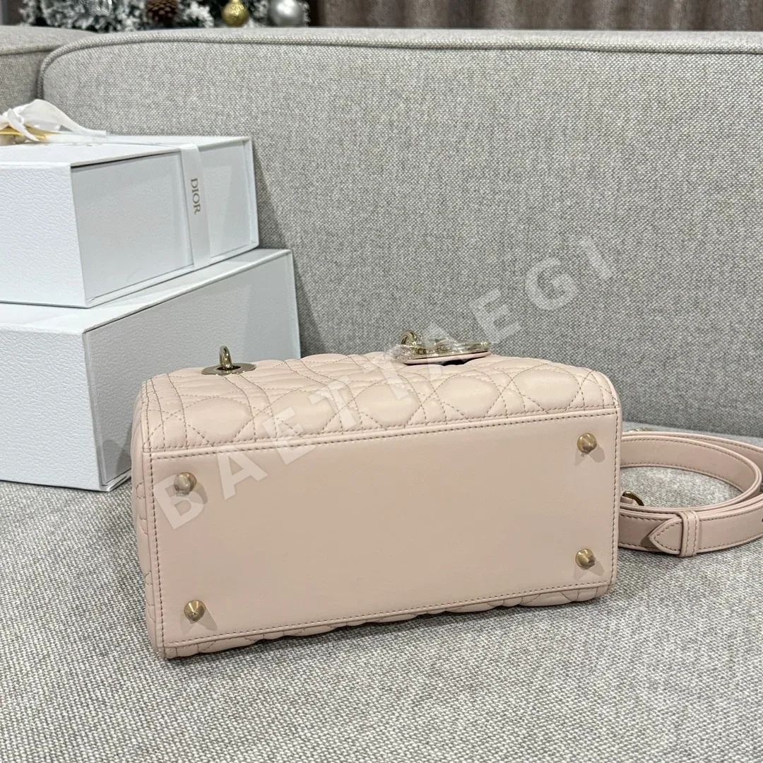 디올 레이디백 까나쥬 스티치 골드 하드웨어 가죽 숄더백 상세 이미지 8