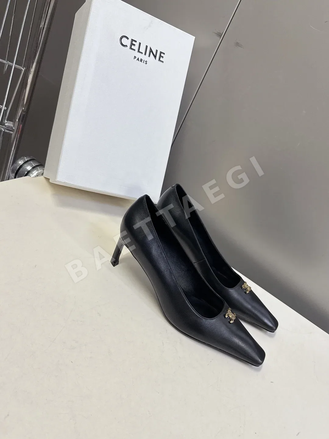셀린느 개선문 뾰족 앞코 여성 신발 상세 이미지 2