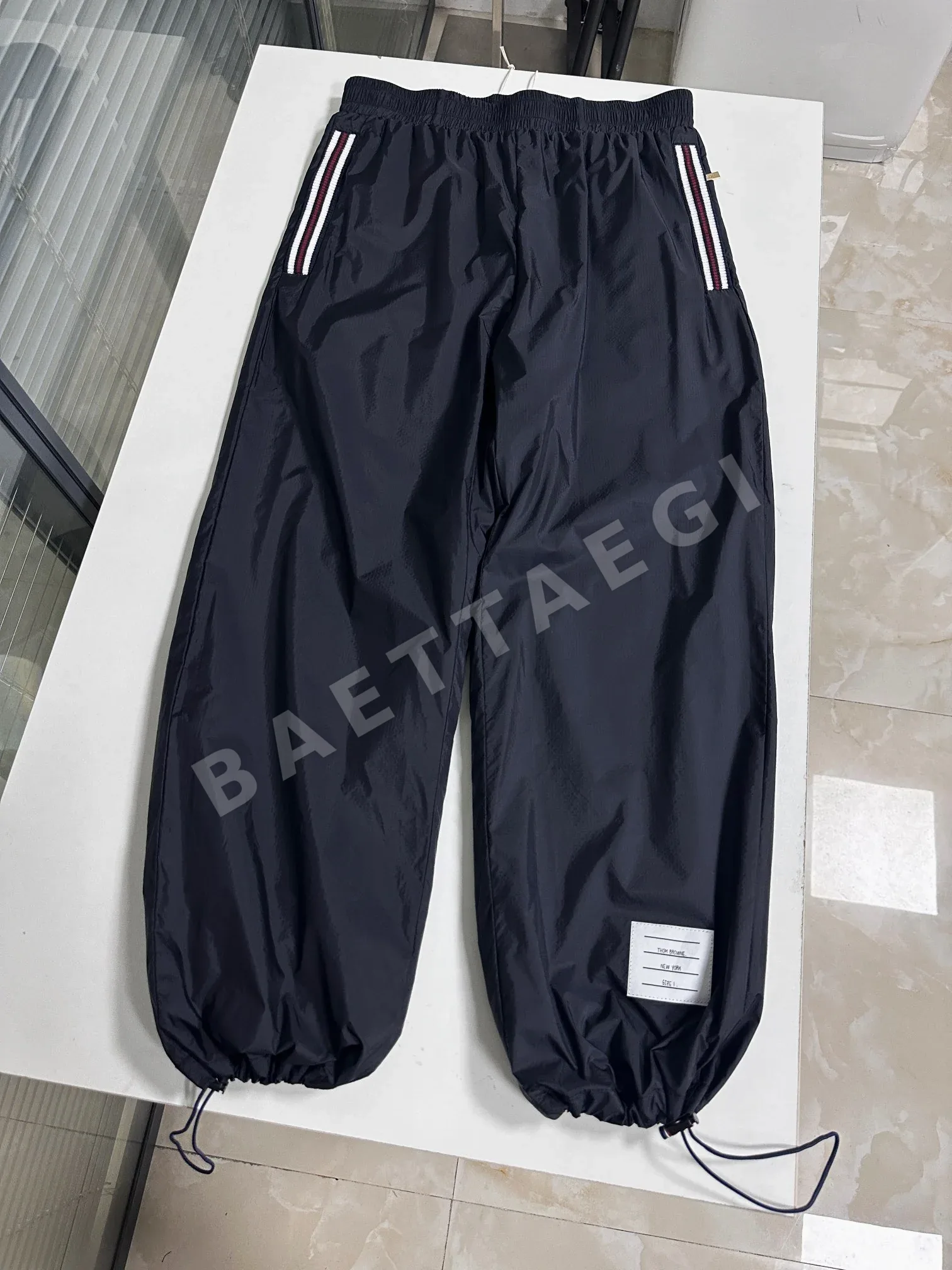 톰브라운 체크 나일론 리브 남성 바지 상세 이미지 8