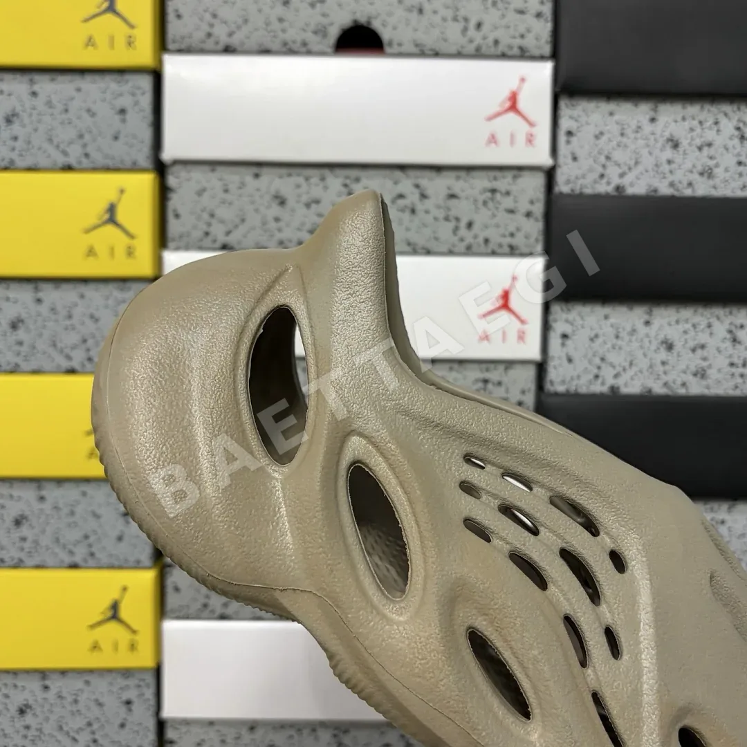 아디다스 [LW] 이지 폼 RNNR GX4472 200636 Adidas Yeezy Foam RNNR Stone Sage 상세 이미지 10