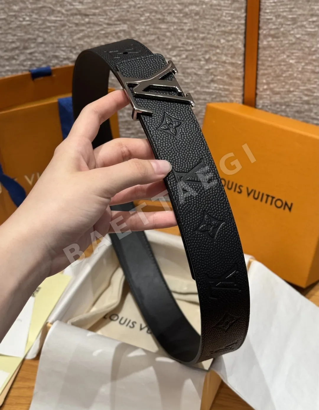 루이비통 모노그램 섀도우 리버시블 벨트 상세 이미지 4