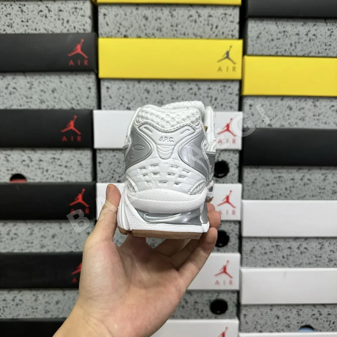 아식스 [LZ] 젤 카야노 14 1203A727-100 200578 Asics Gel-Kayano 14 A.P.C. White Pure 상세 이미지 7