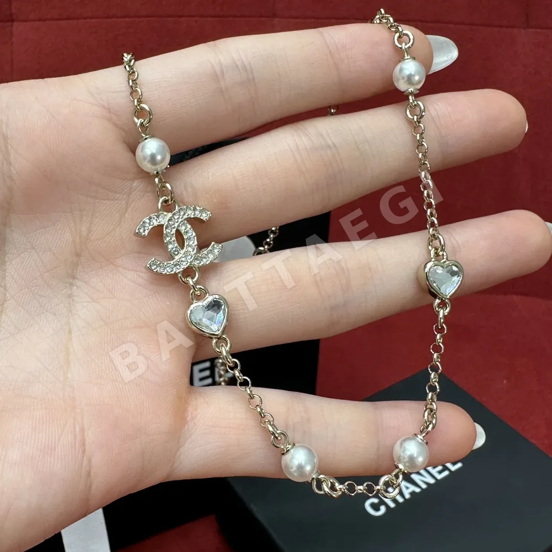 샤넬 더블 C 라인스톤 하트 크리스탈 진주 골드 체인 목걸이 178171