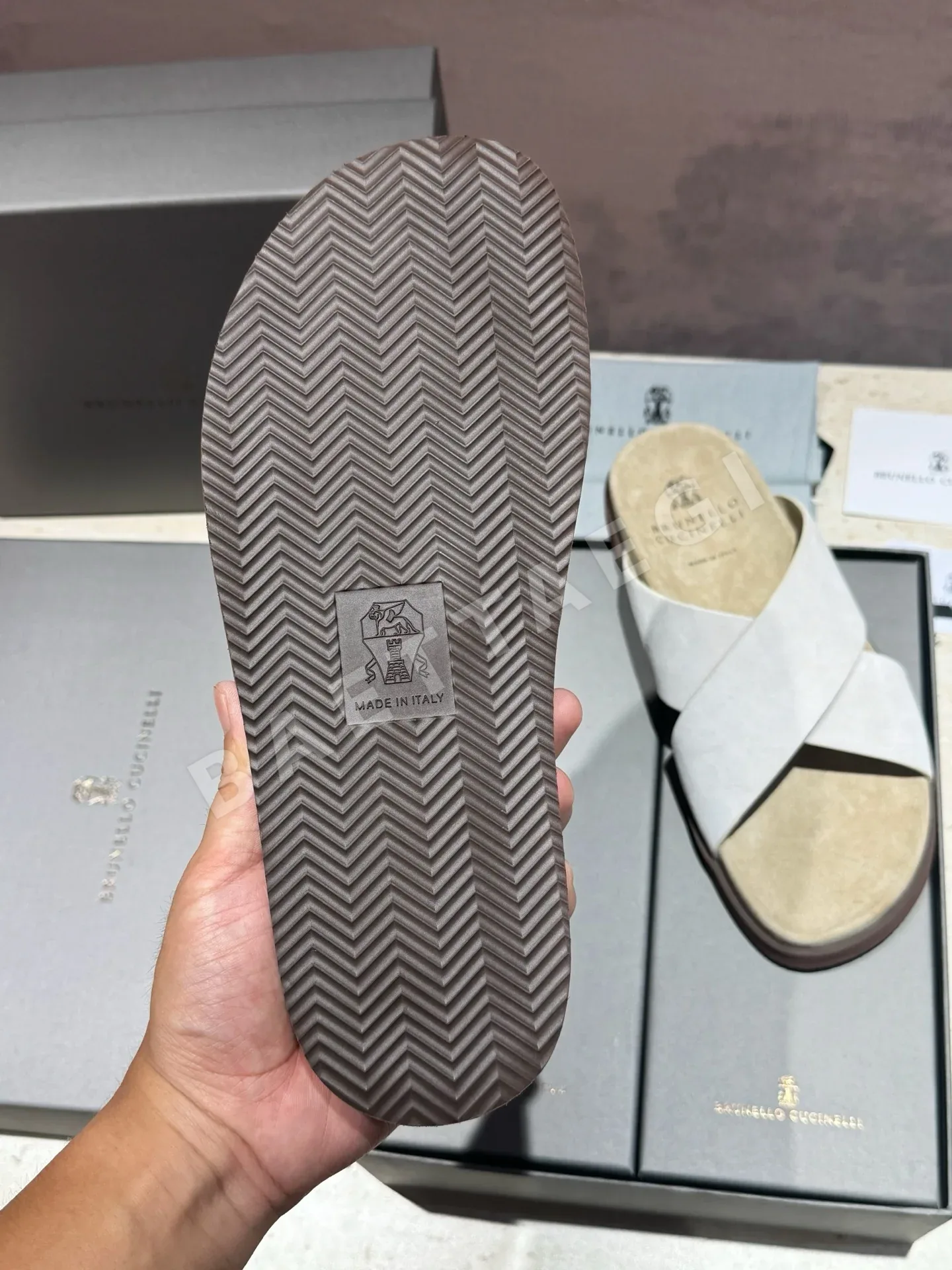 브루넬로쿠치넬리 스웨이드 비치 샌들 상세 이미지 6